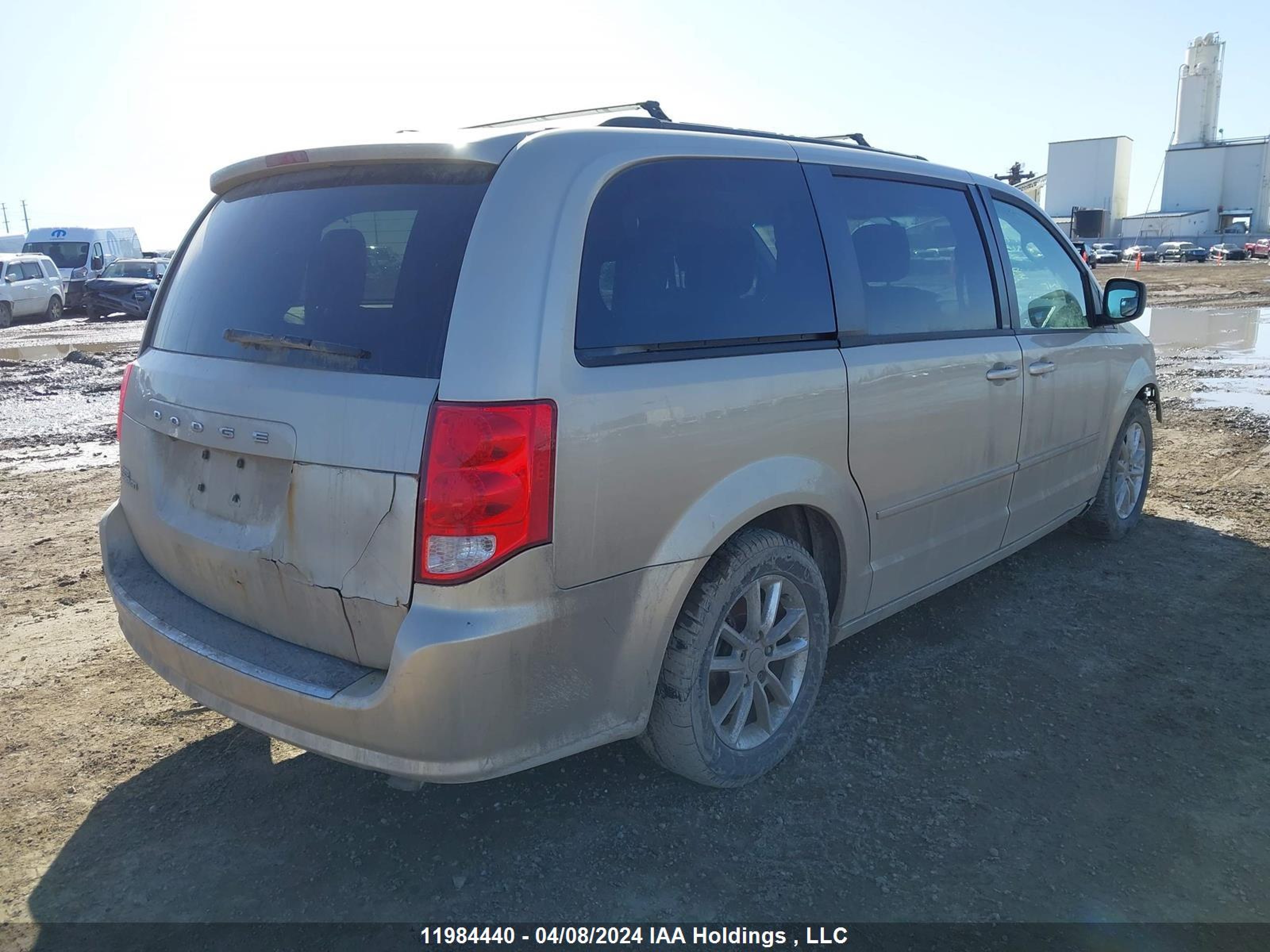 Photo 3 VIN: 2C4RDGBG4DR666398 - DODGE CARAVAN 