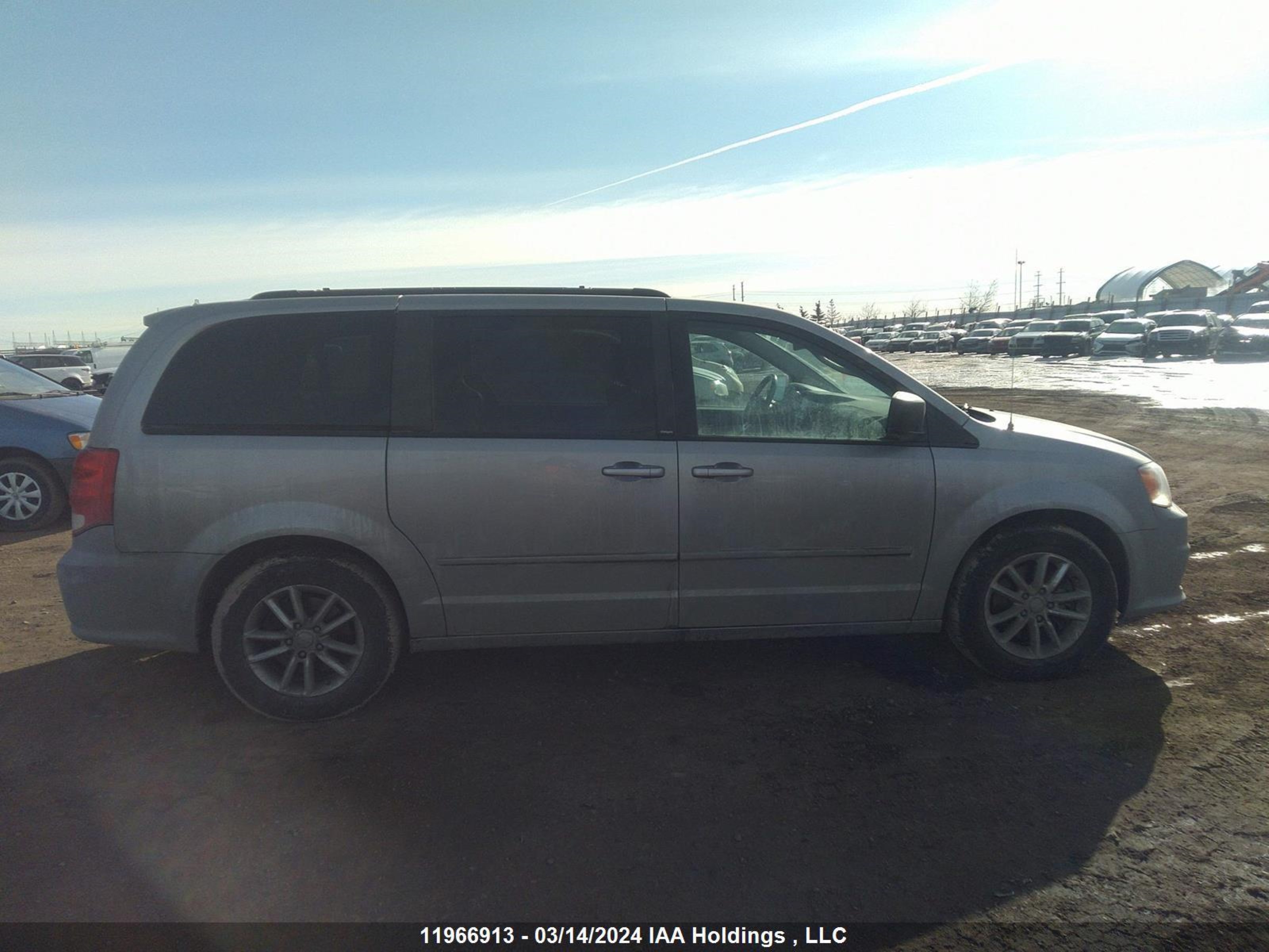 Photo 12 VIN: 2C4RDGBG4DR666692 - DODGE CARAVAN 