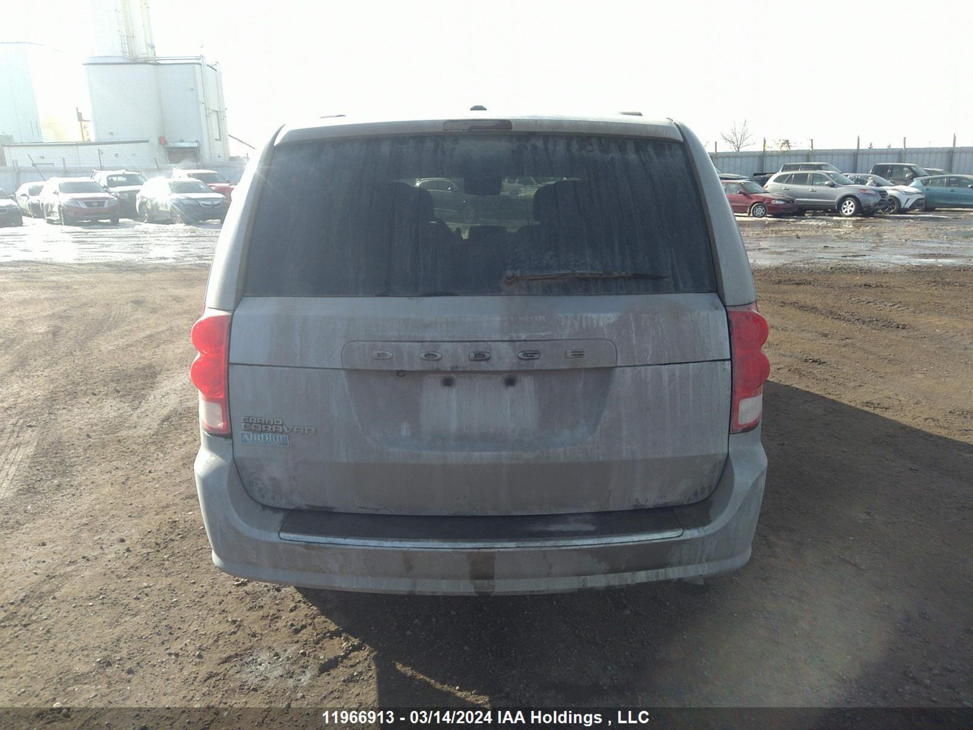 Photo 15 VIN: 2C4RDGBG4DR666692 - DODGE CARAVAN 