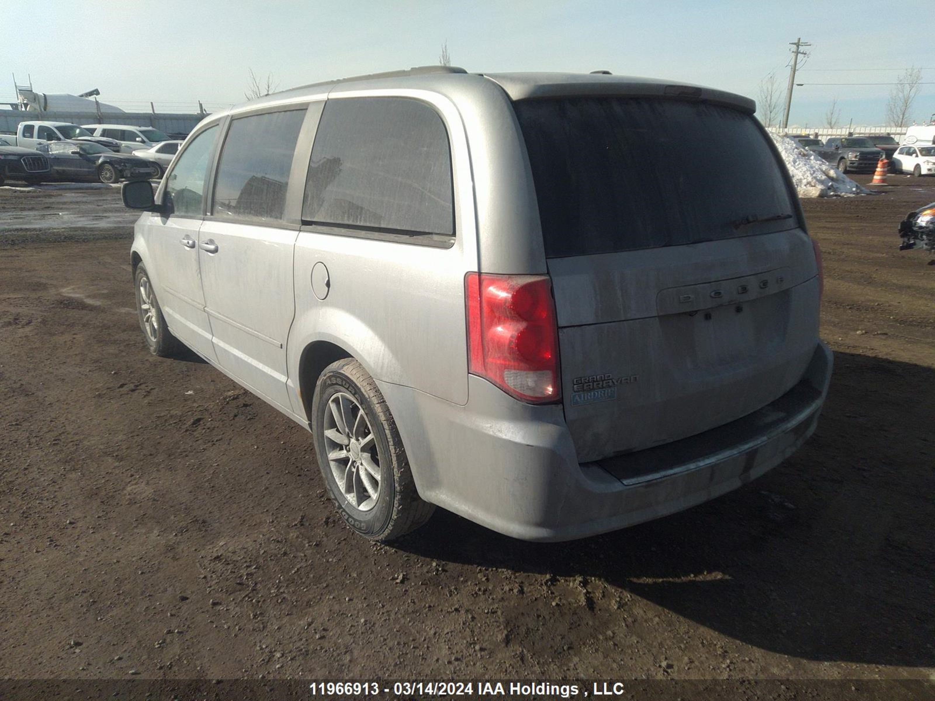 Photo 2 VIN: 2C4RDGBG4DR666692 - DODGE CARAVAN 