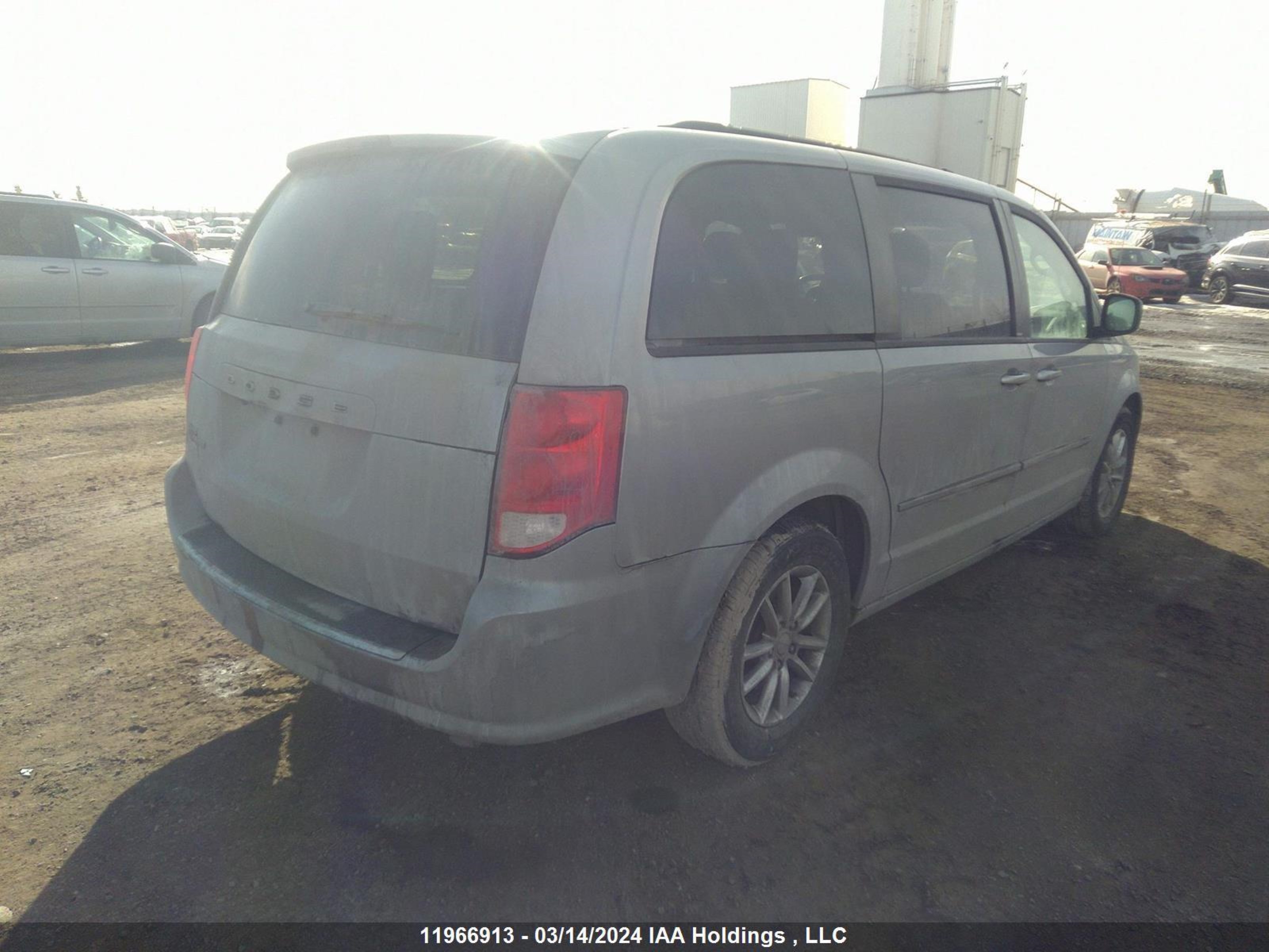 Photo 3 VIN: 2C4RDGBG4DR666692 - DODGE CARAVAN 