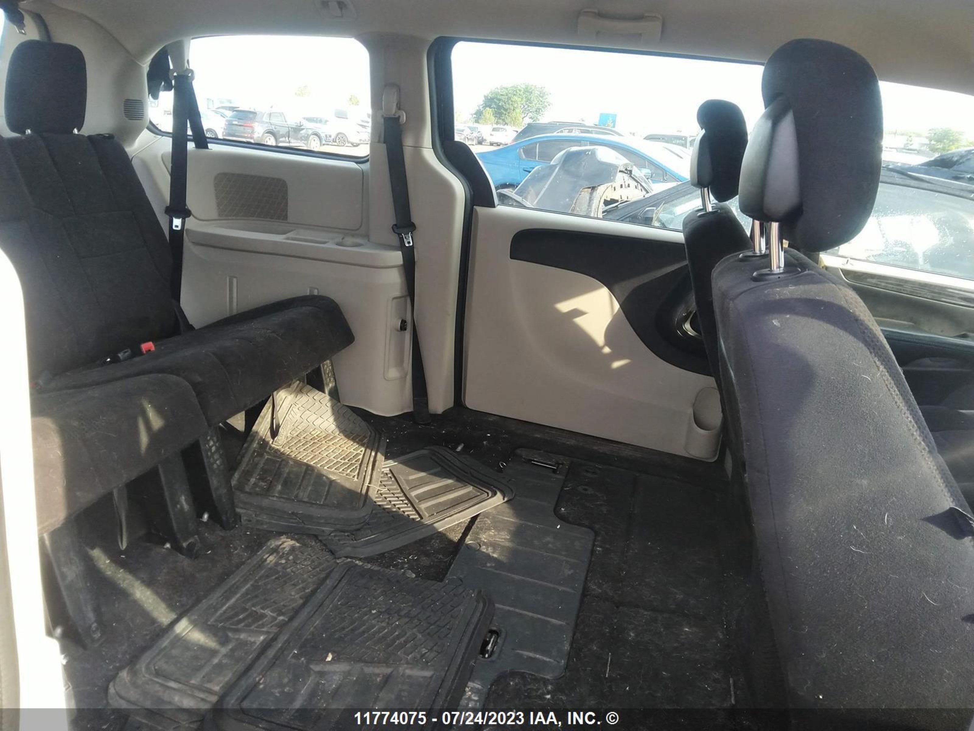 Photo 7 VIN: 2C4RDGBG4ER135865 - DODGE CARAVAN 