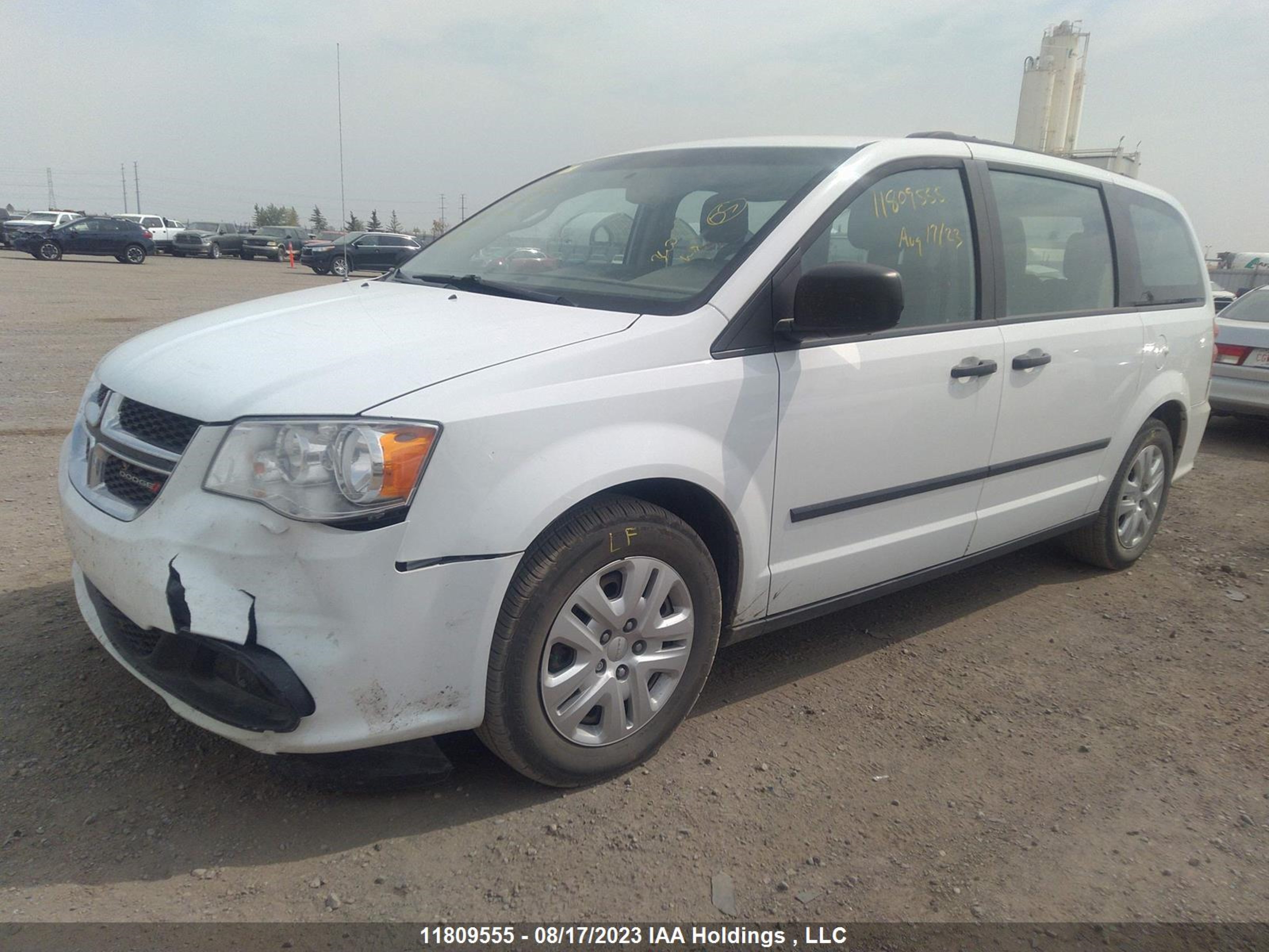 Photo 1 VIN: 2C4RDGBG4HR879292 - DODGE CARAVAN 