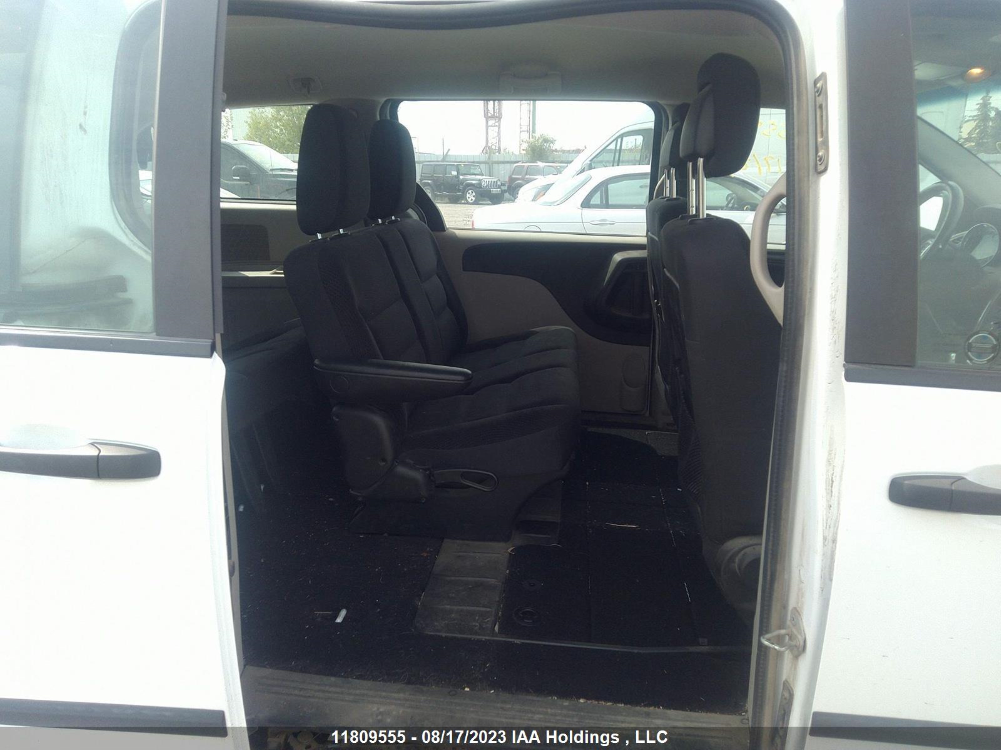 Photo 7 VIN: 2C4RDGBG4HR879292 - DODGE CARAVAN 