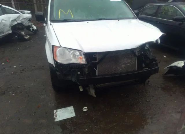 Photo 5 VIN: 2C4RDGBG4JR138596 - DODGE GRAND CARAVAN 