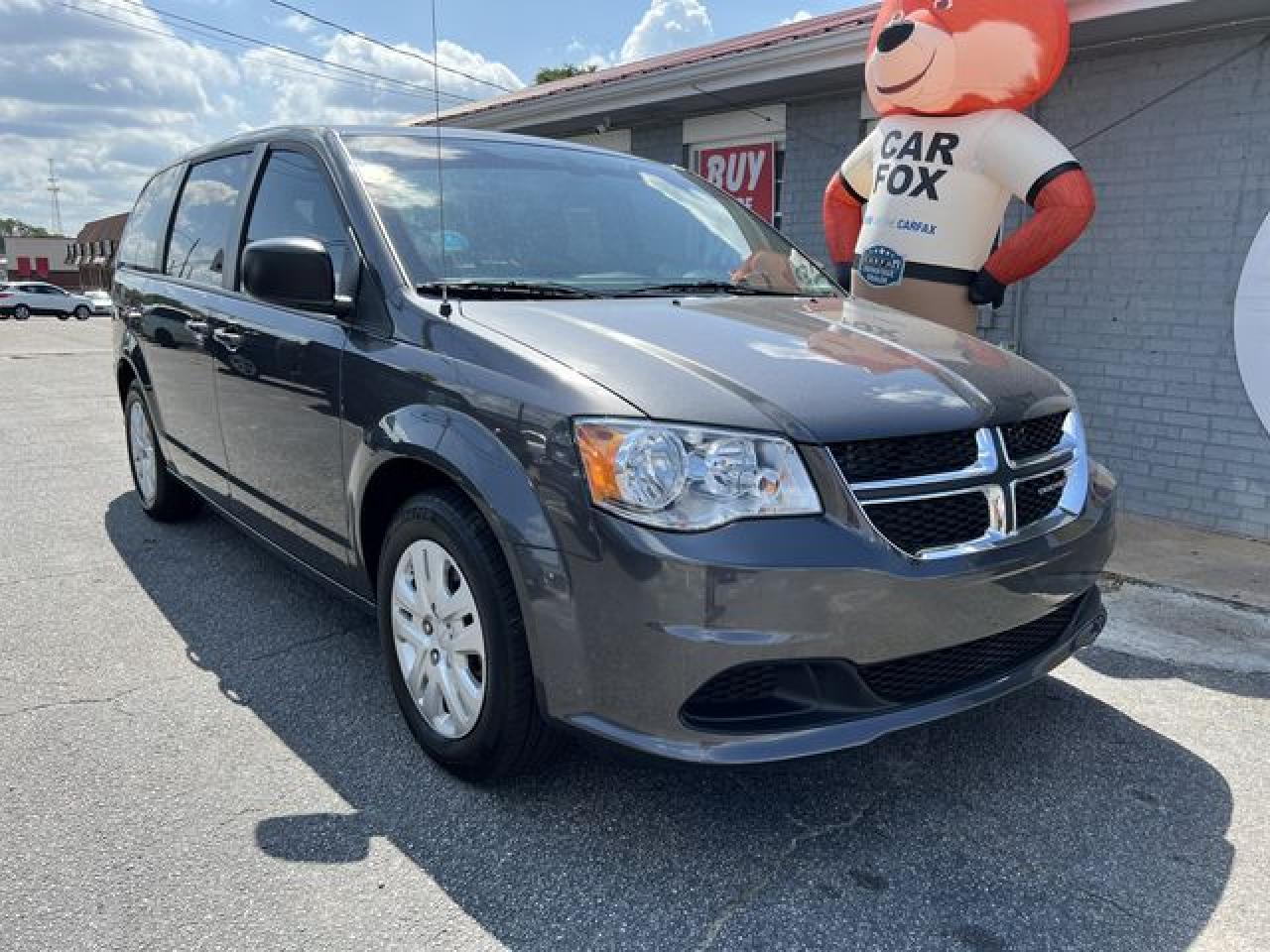 Photo 2 VIN: 2C4RDGBG4JR256390 - DODGE CARAVAN 