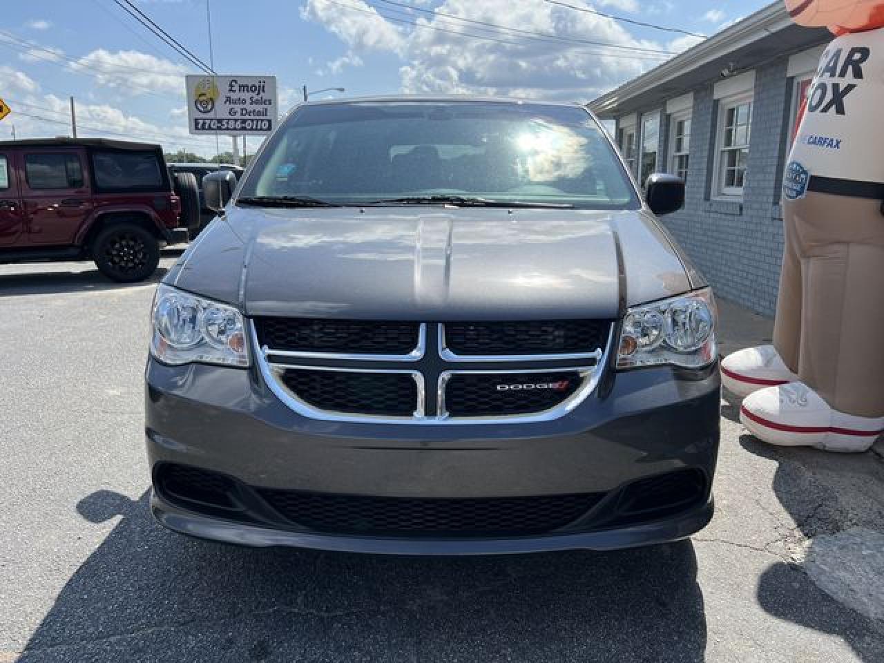 Photo 3 VIN: 2C4RDGBG4JR256390 - DODGE CARAVAN 