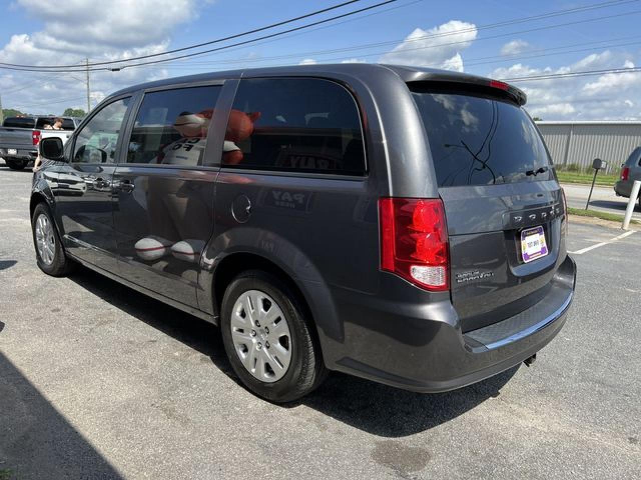 Photo 5 VIN: 2C4RDGBG4JR256390 - DODGE CARAVAN 