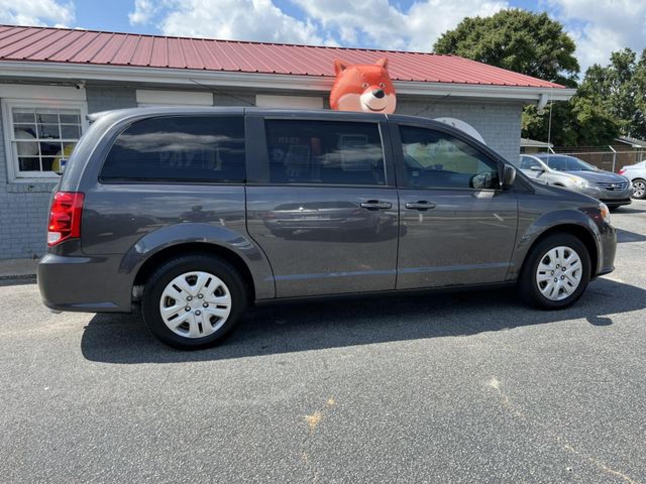 Photo 8 VIN: 2C4RDGBG4JR256390 - DODGE CARAVAN 