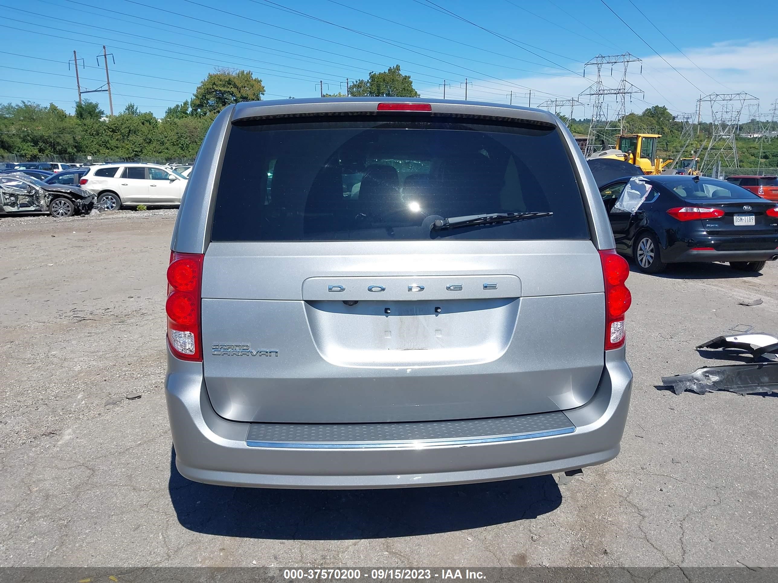 Photo 15 VIN: 2C4RDGBG4KR799160 - DODGE CARAVAN 