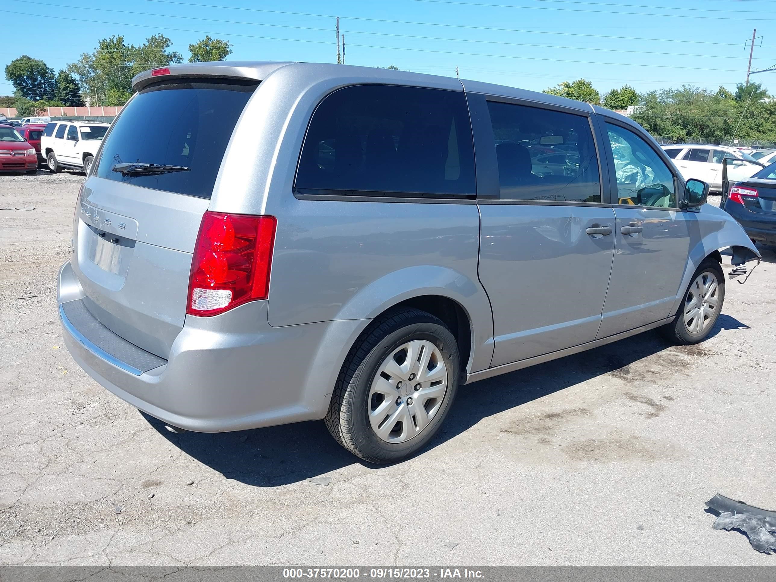 Photo 3 VIN: 2C4RDGBG4KR799160 - DODGE CARAVAN 