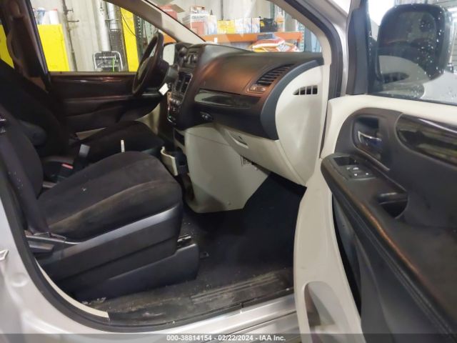 Photo 4 VIN: 2C4RDGBG5CR224485 - DODGE GRAND CARAVAN 