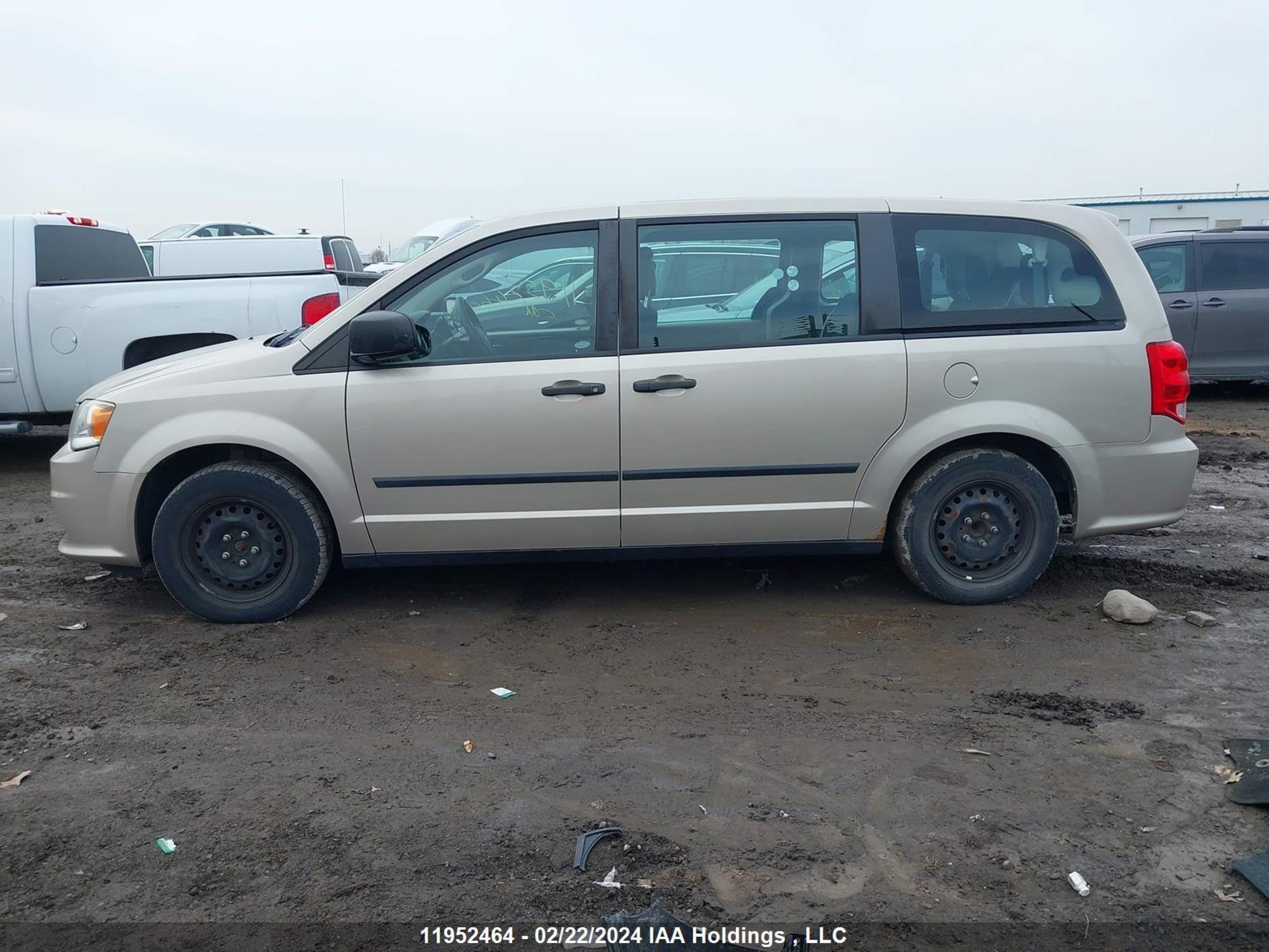 Photo 13 VIN: 2C4RDGBG5DR504392 - DODGE CARAVAN 