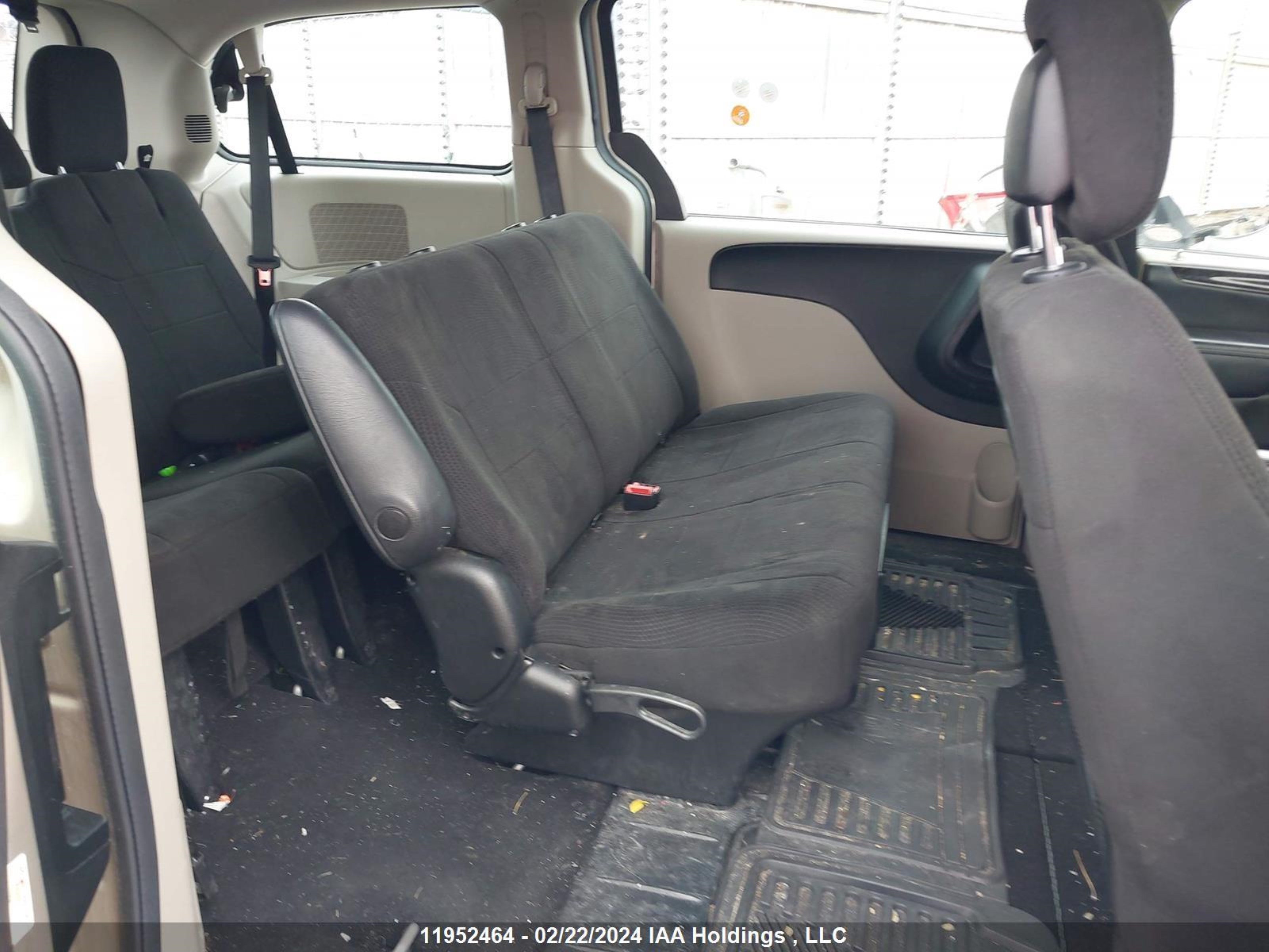 Photo 7 VIN: 2C4RDGBG5DR504392 - DODGE CARAVAN 