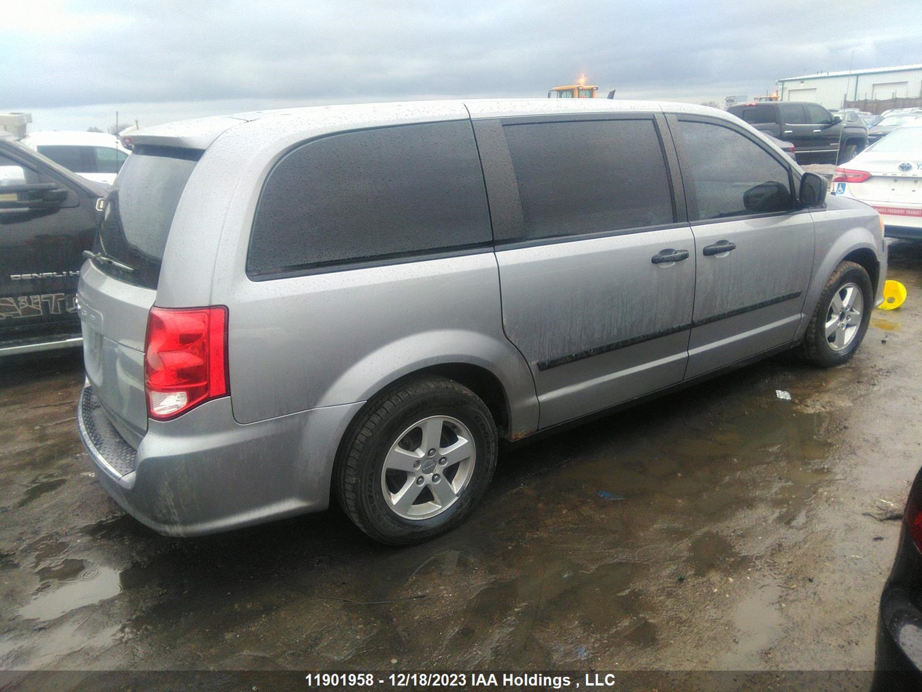 Photo 3 VIN: 2C4RDGBG5DR548425 - DODGE CARAVAN 