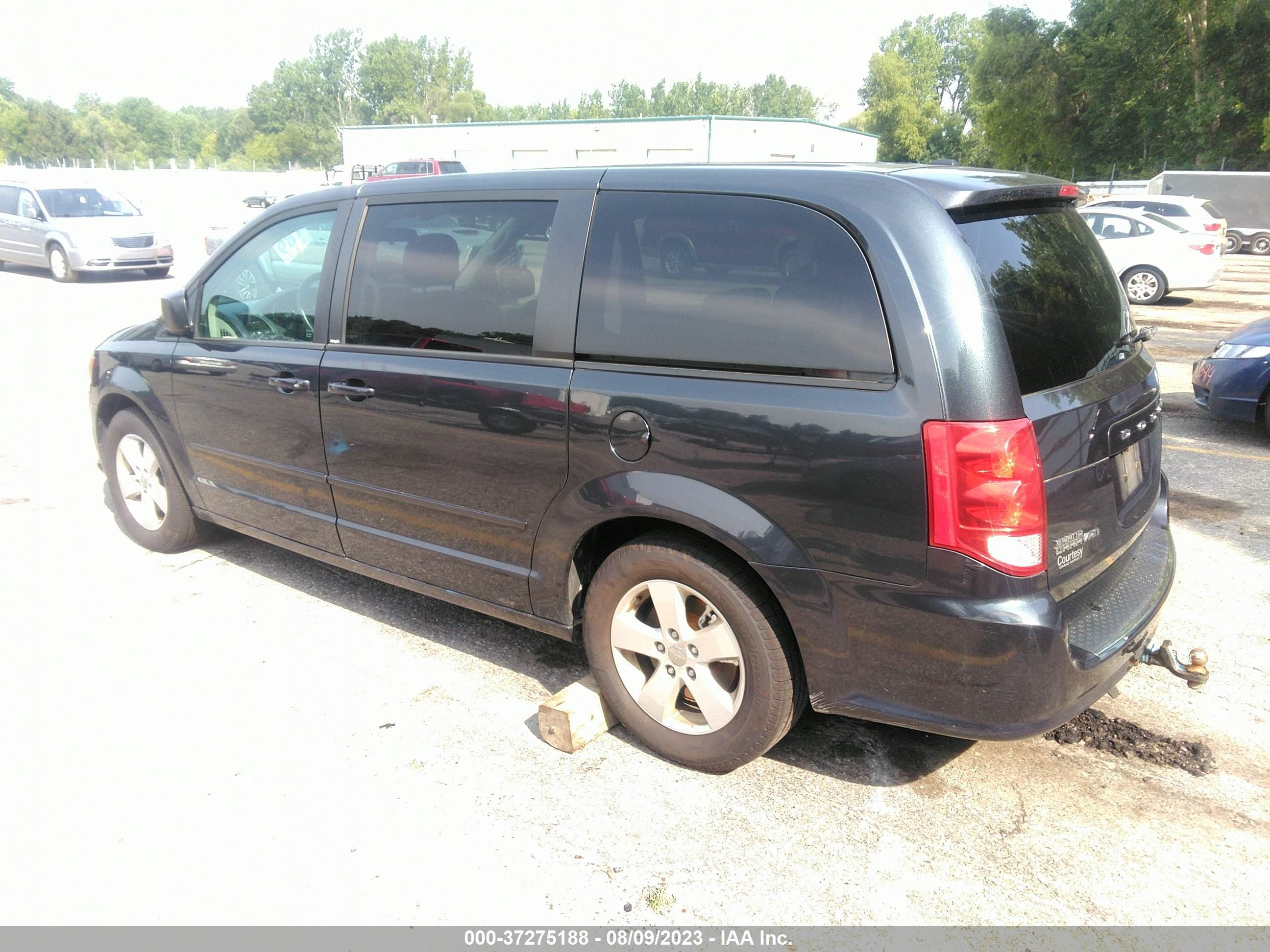 Photo 2 VIN: 2C4RDGBG5DR753954 - DODGE CARAVAN 