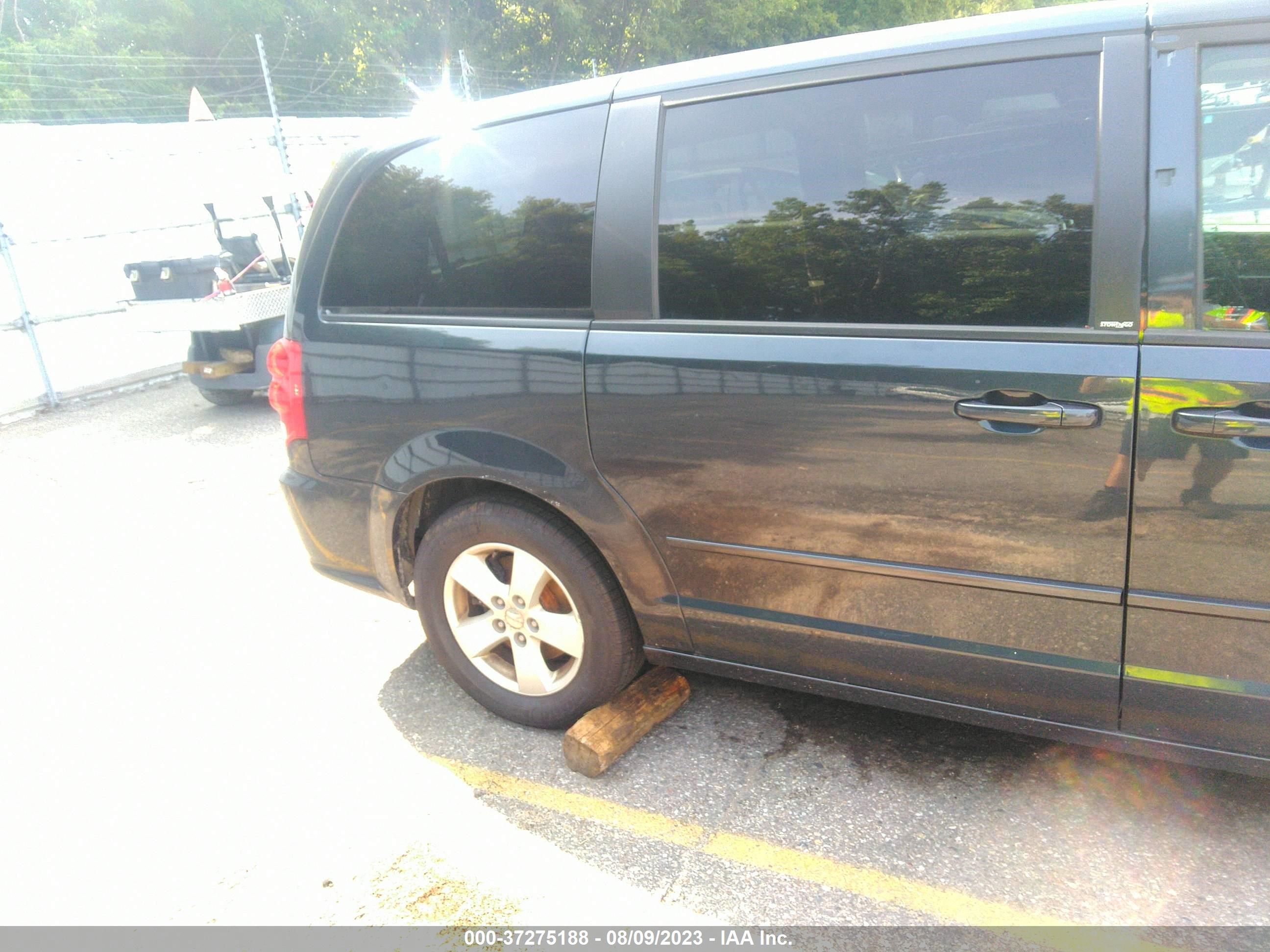 Photo 5 VIN: 2C4RDGBG5DR753954 - DODGE CARAVAN 