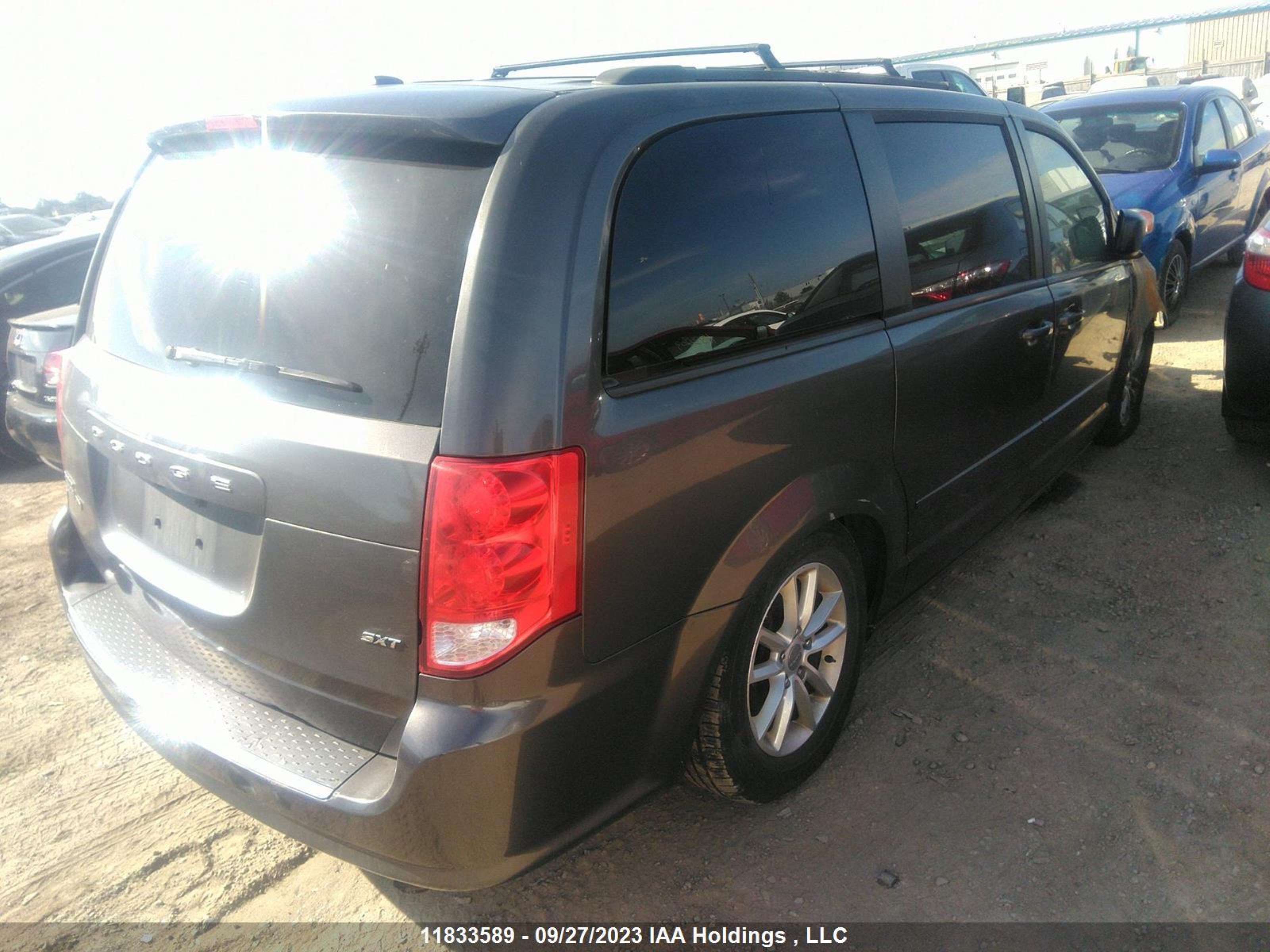 Photo 3 VIN: 2C4RDGBG5GR338136 - DODGE CARAVAN 