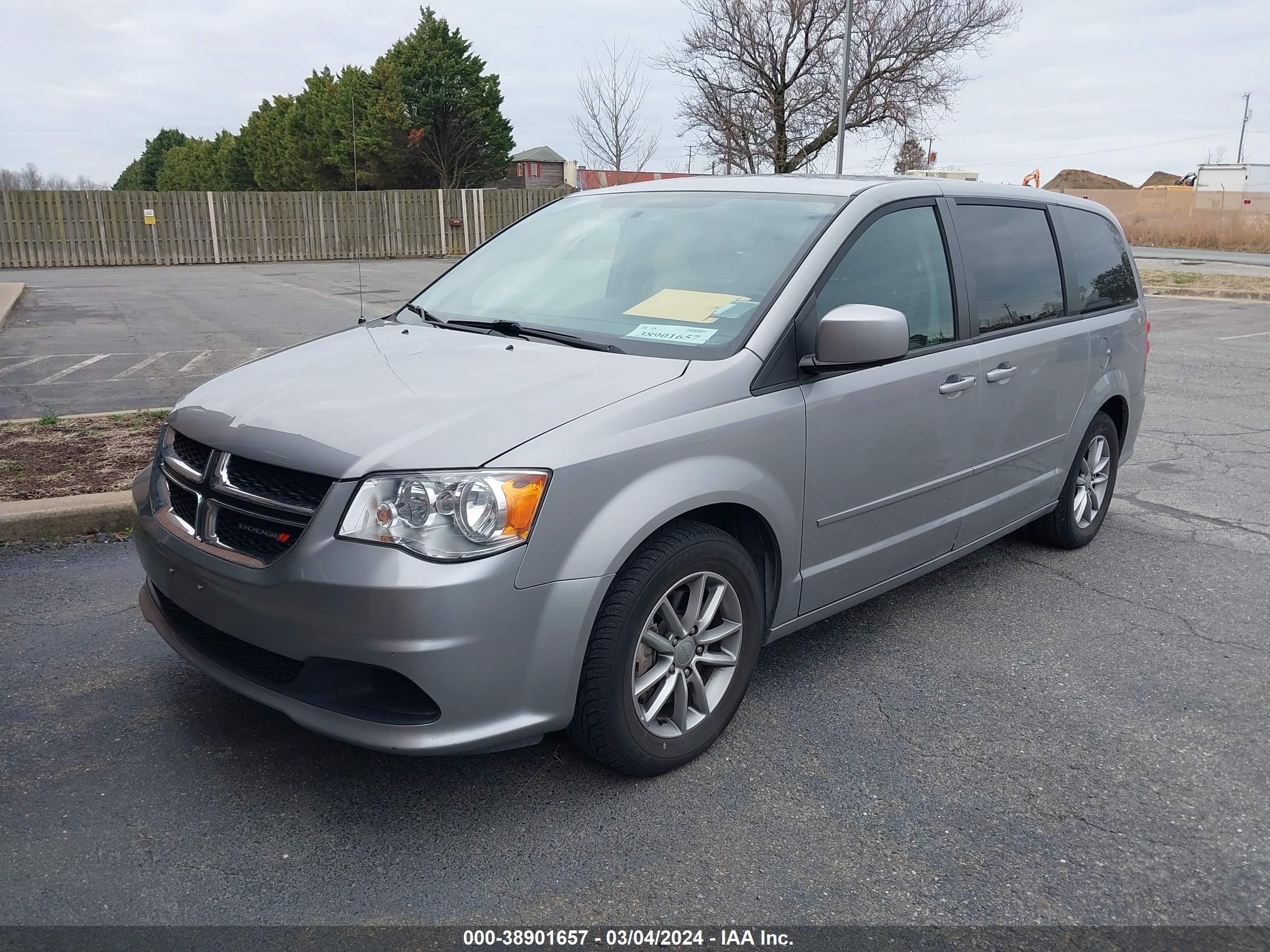 Photo 1 VIN: 2C4RDGBG5HR561584 - DODGE CARAVAN 