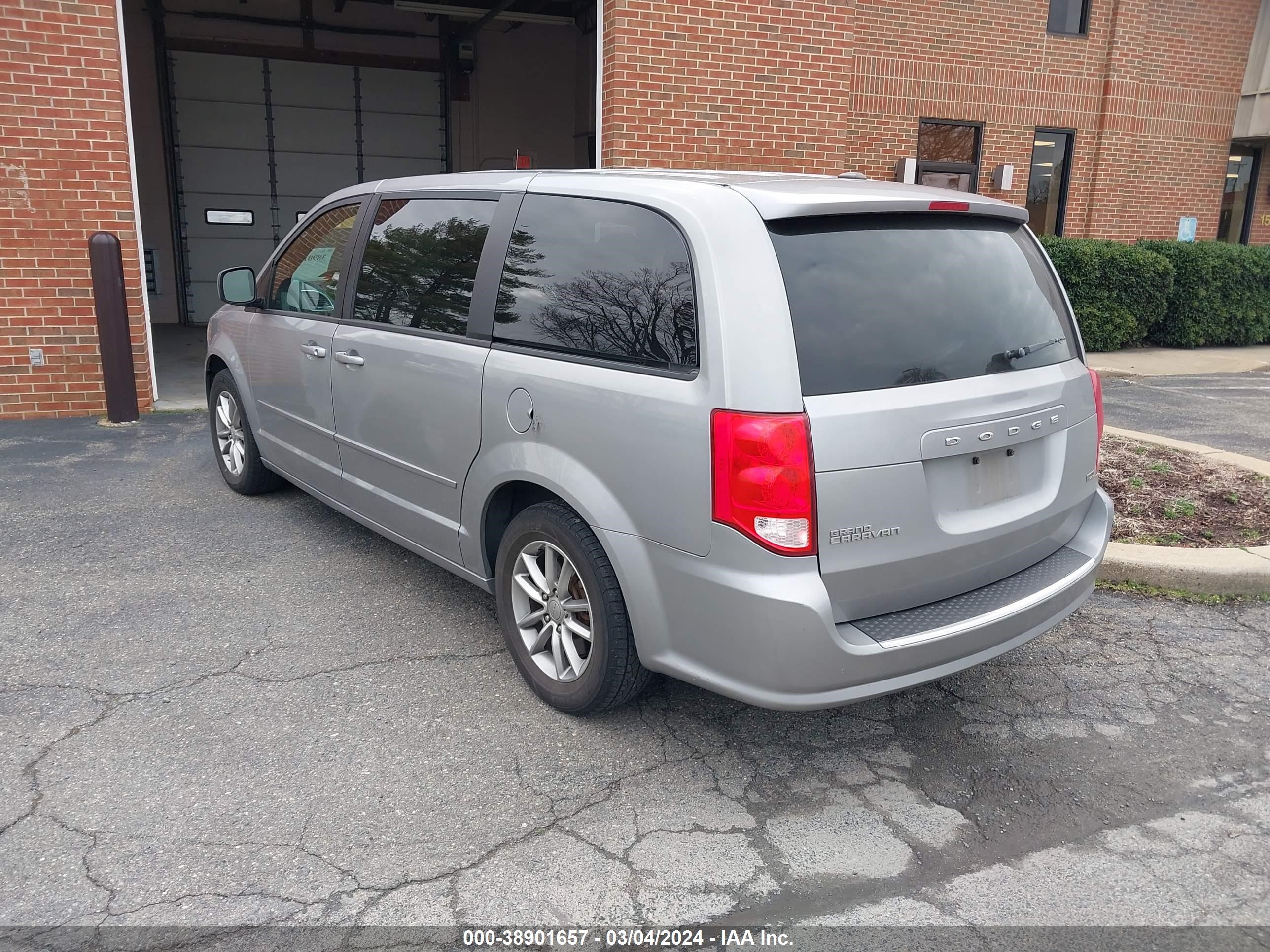 Photo 2 VIN: 2C4RDGBG5HR561584 - DODGE CARAVAN 