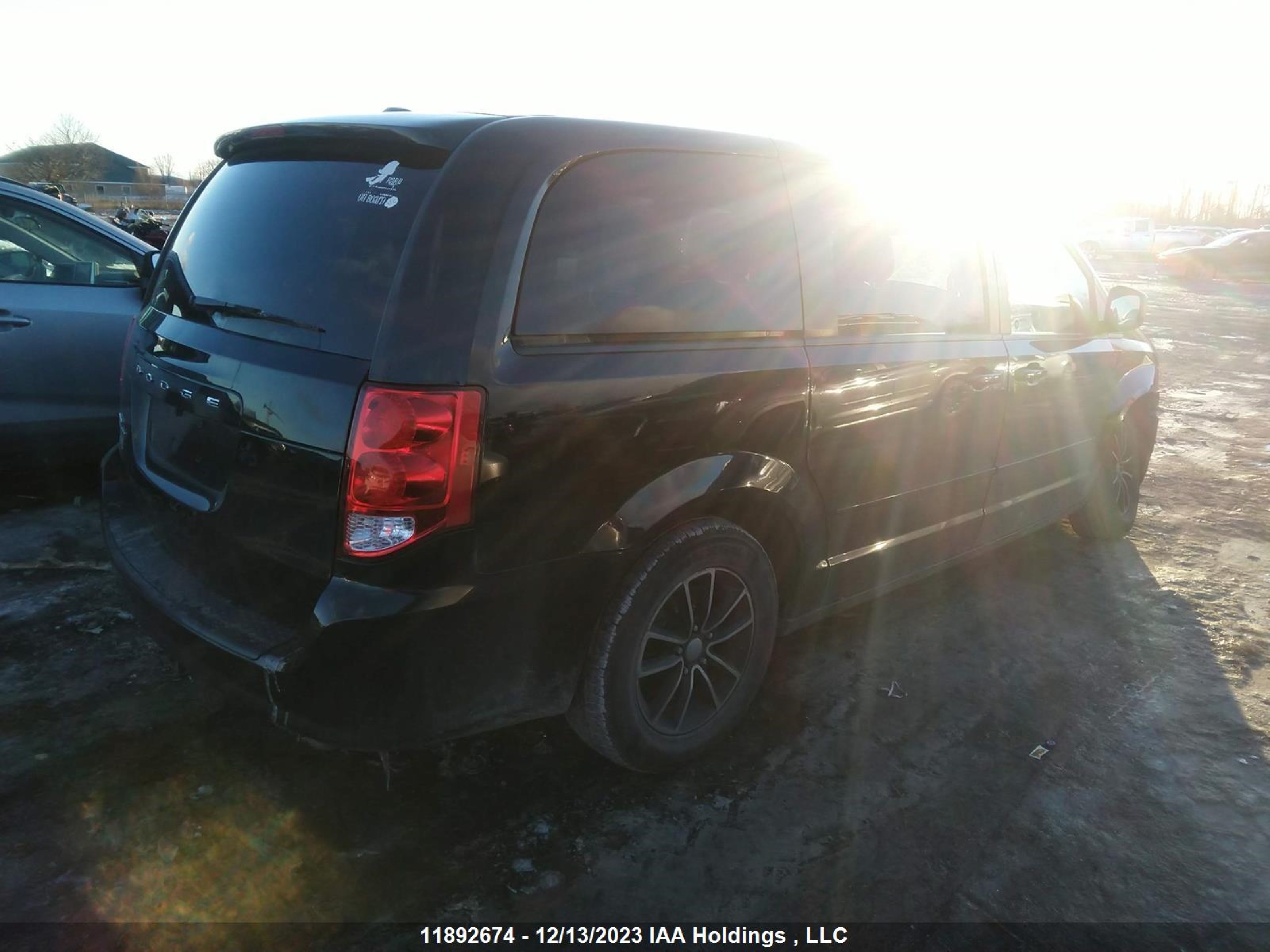 Photo 3 VIN: 2C4RDGBG5HR702251 - DODGE CARAVAN 