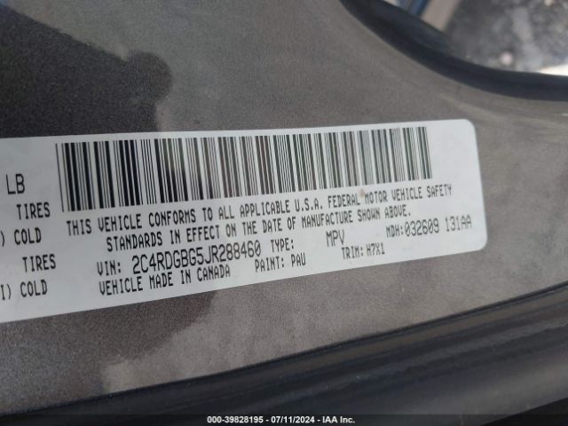 Photo 8 VIN: 2C4RDGBG5JR288460 - DODGE GRAND CARAVAN 