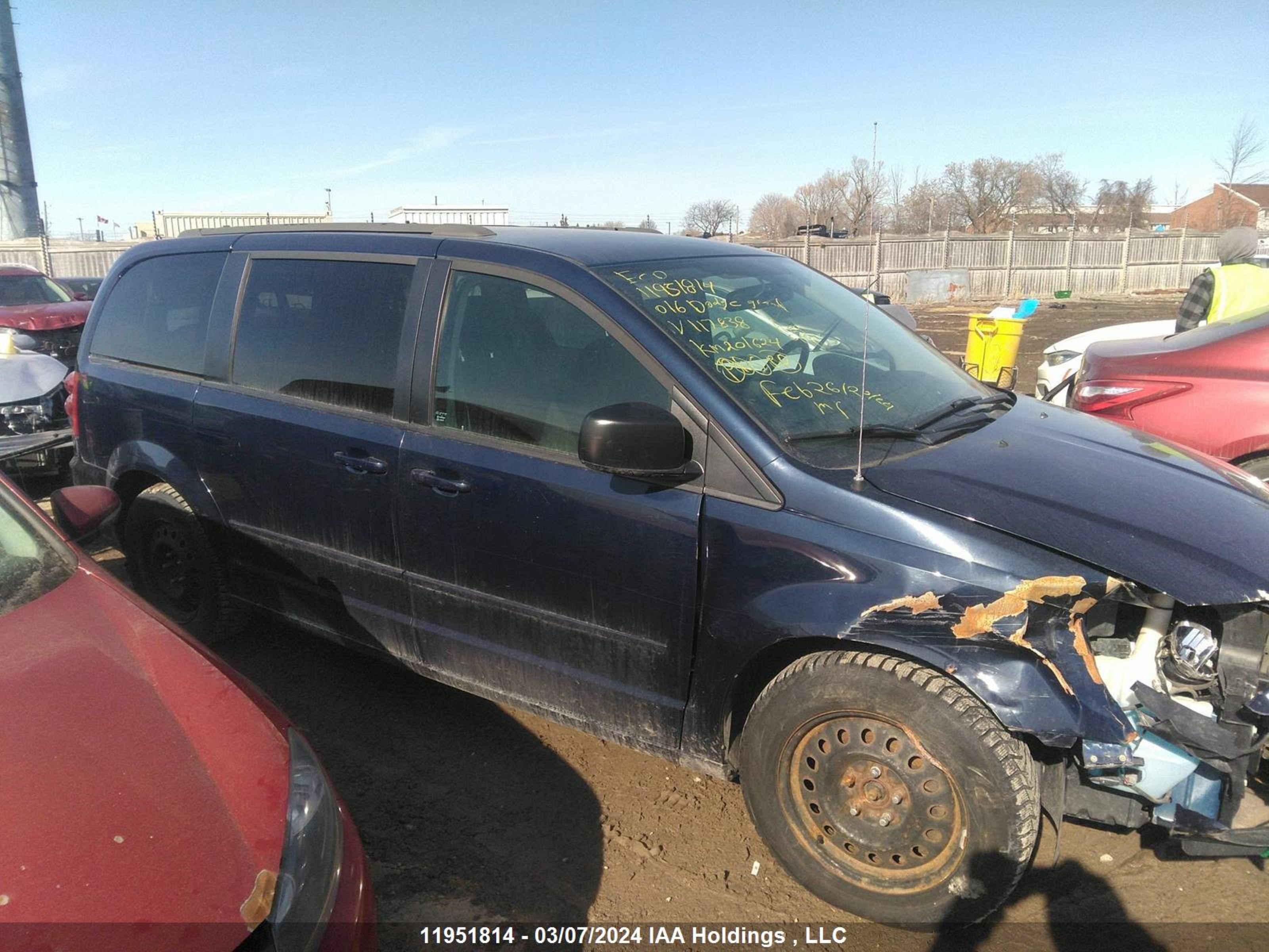 Photo 13 VIN: 2C4RDGBG6GR117838 - DODGE CARAVAN 