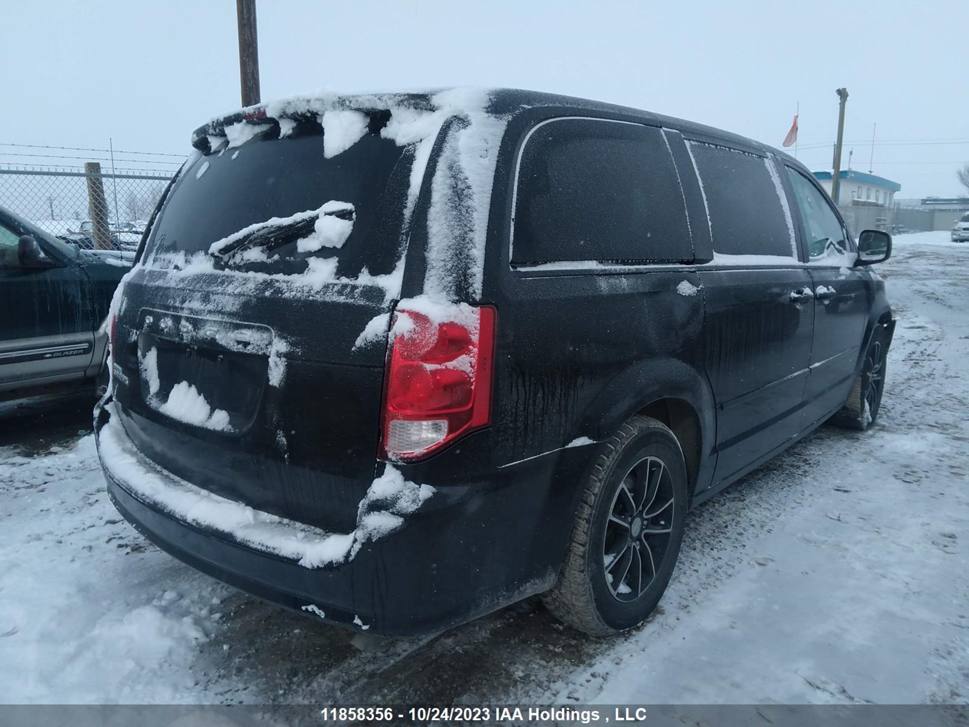 Photo 3 VIN: 2C4RDGBG6HR561562 - DODGE CARAVAN 