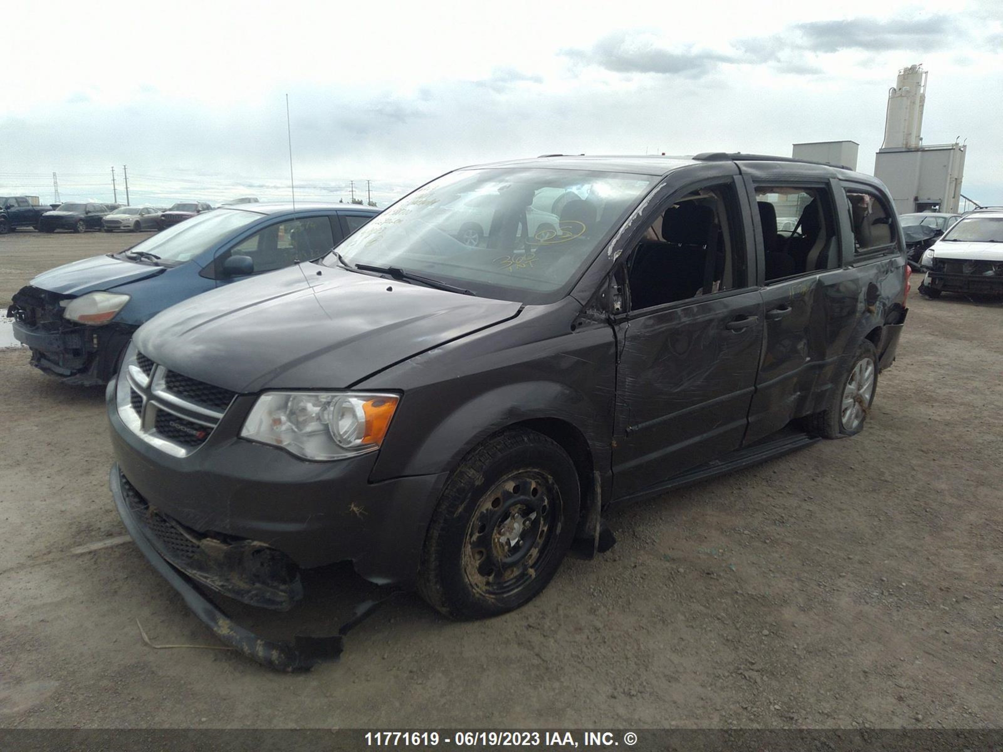 Photo 1 VIN: 2C4RDGBG6HR588700 - DODGE CARAVAN 