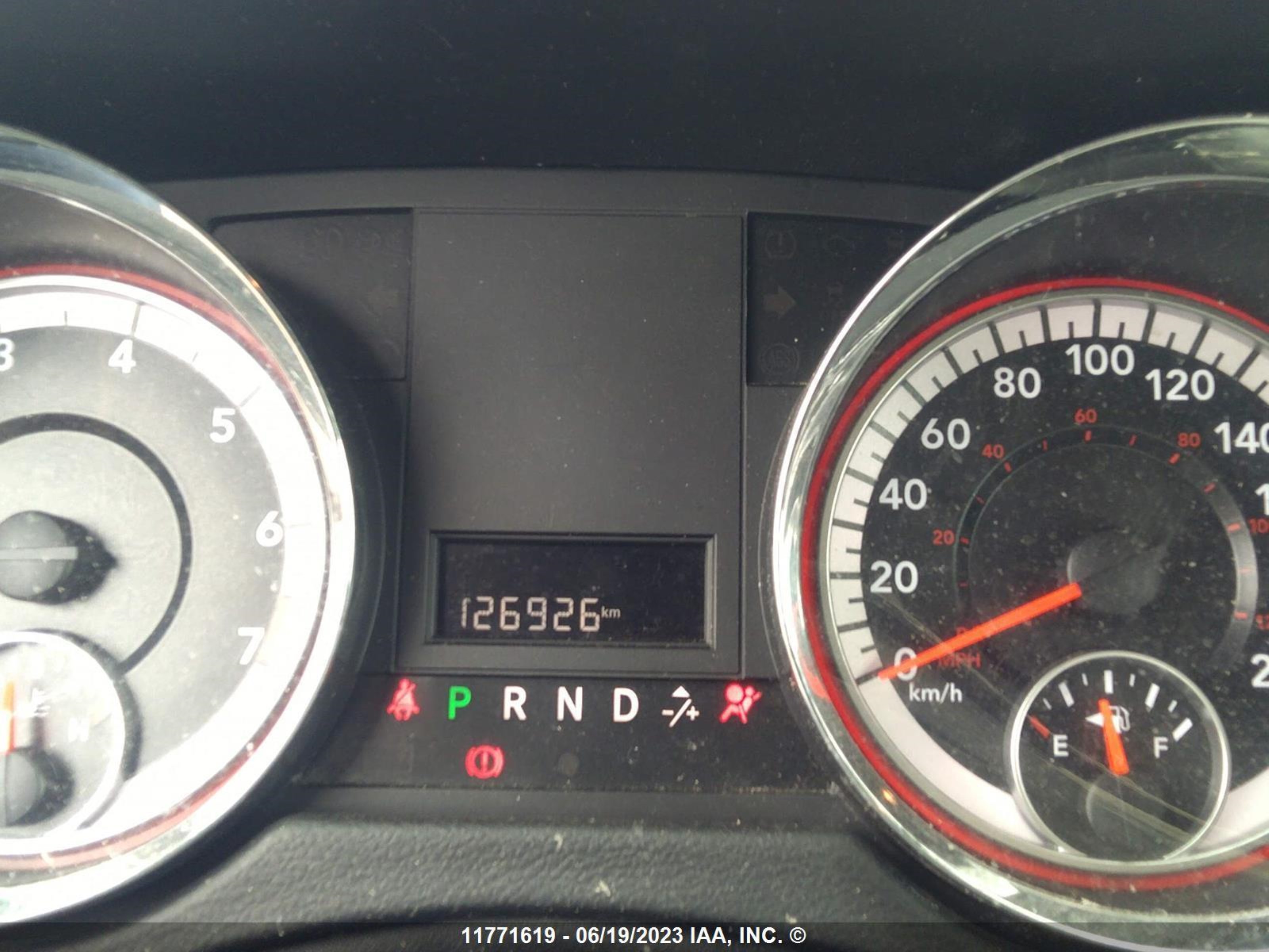 Photo 6 VIN: 2C4RDGBG6HR588700 - DODGE CARAVAN 