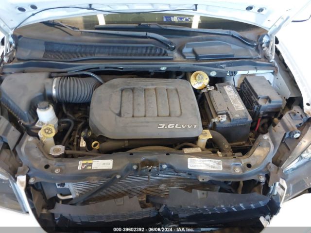 Photo 9 VIN: 2C4RDGBG6HR694810 - DODGE GRAND CARAVAN 