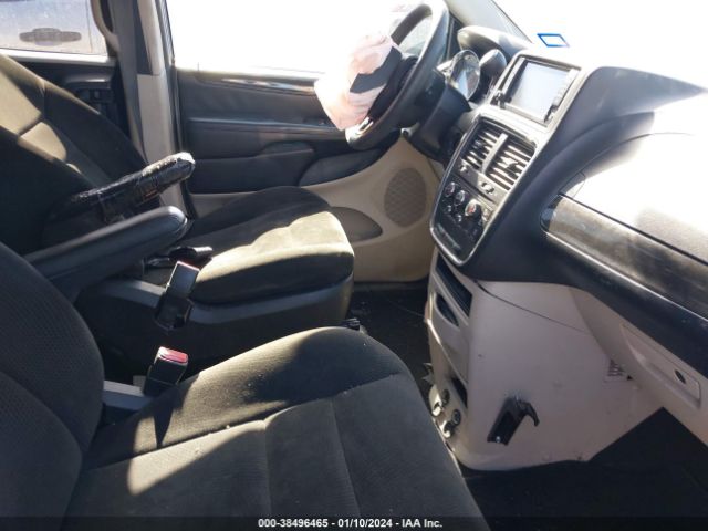 Photo 4 VIN: 2C4RDGBG6JR138020 - DODGE GRAND CARAVAN 