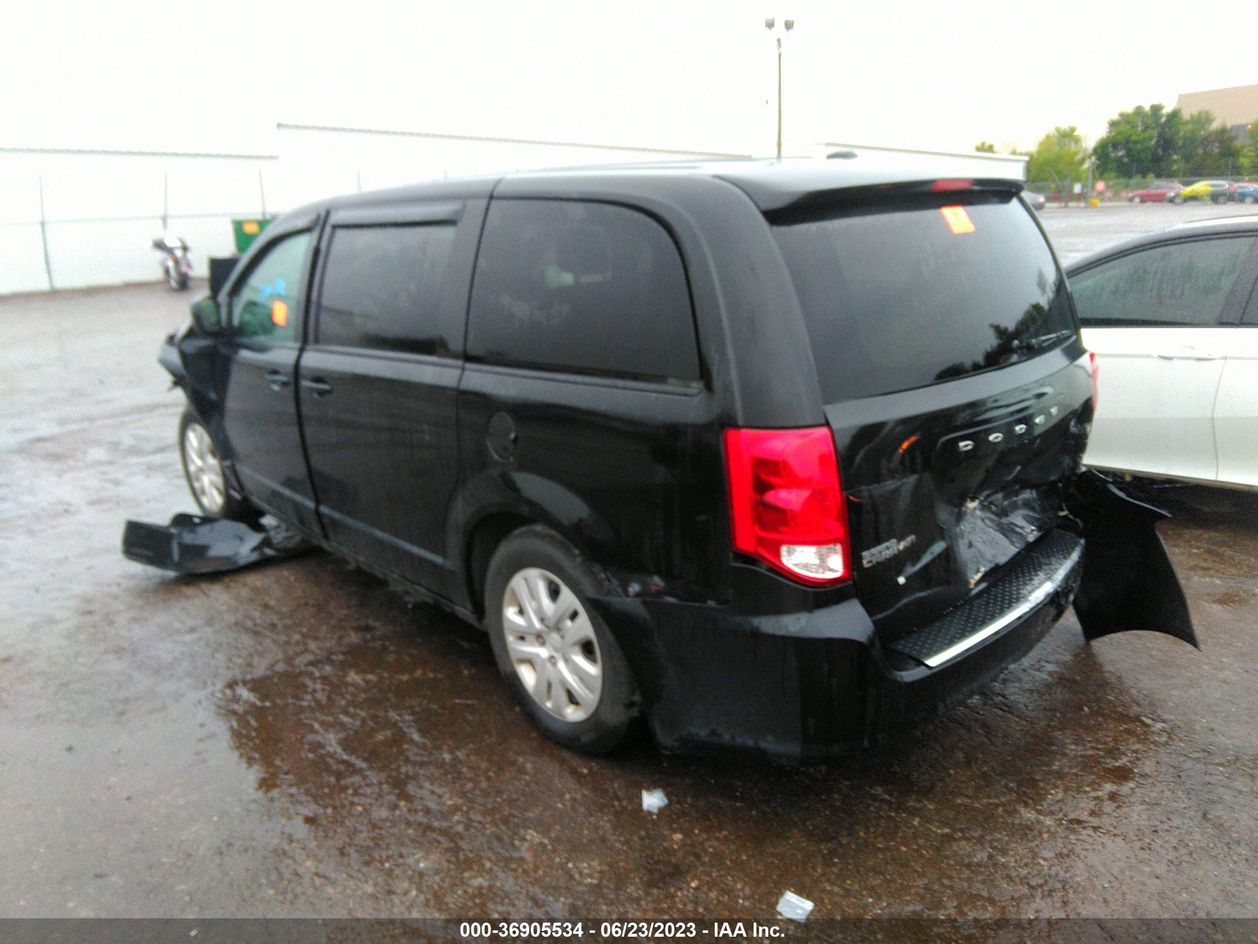 Photo 2 VIN: 2C4RDGBG6JR161751 - DODGE CARAVAN 