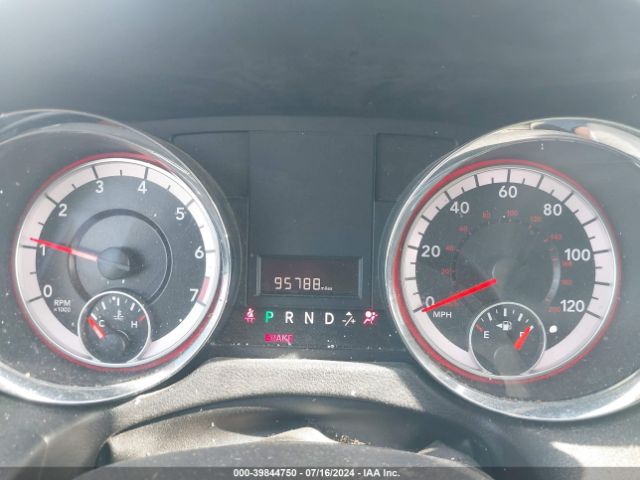 Photo 6 VIN: 2C4RDGBG6JR168800 - DODGE GRAND CARAVAN 