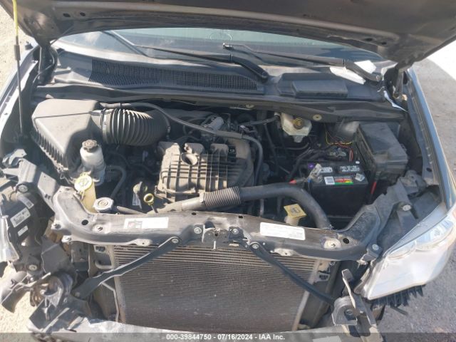 Photo 9 VIN: 2C4RDGBG6JR168800 - DODGE GRAND CARAVAN 