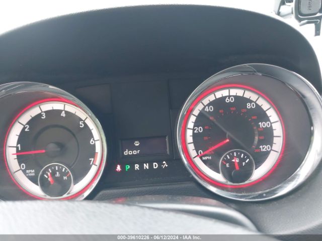 Photo 6 VIN: 2C4RDGBG6JR221012 - DODGE GRAND CARAVAN 