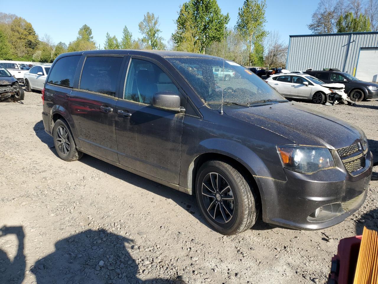 Photo 3 VIN: 2C4RDGBG6JR221060 - DODGE CARAVAN 