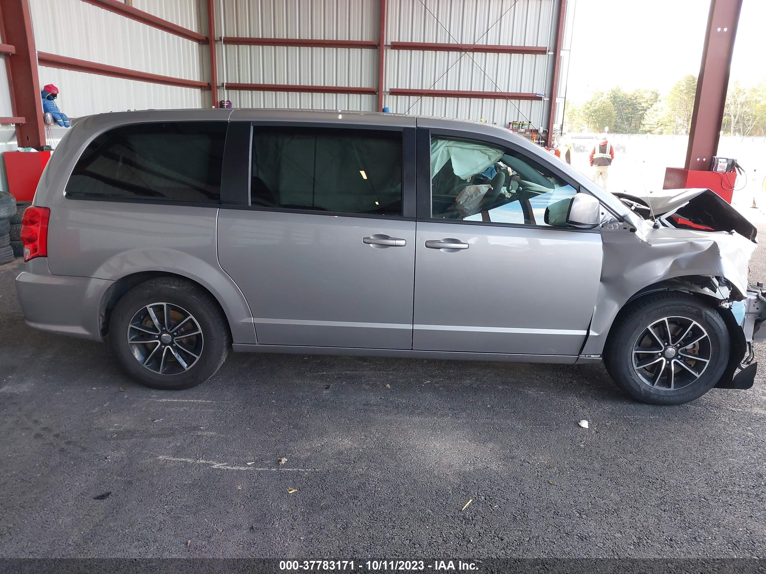 Photo 13 VIN: 2C4RDGBG6JR255788 - DODGE CARAVAN 