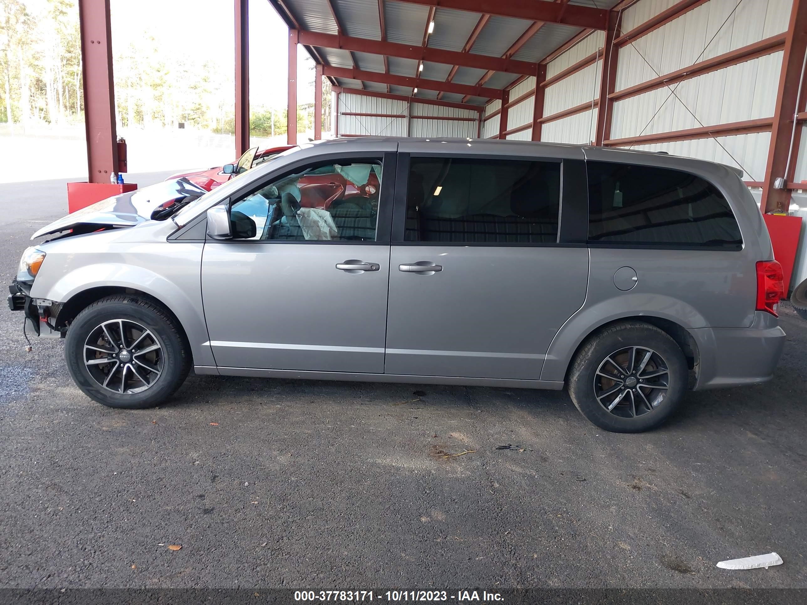 Photo 14 VIN: 2C4RDGBG6JR255788 - DODGE CARAVAN 