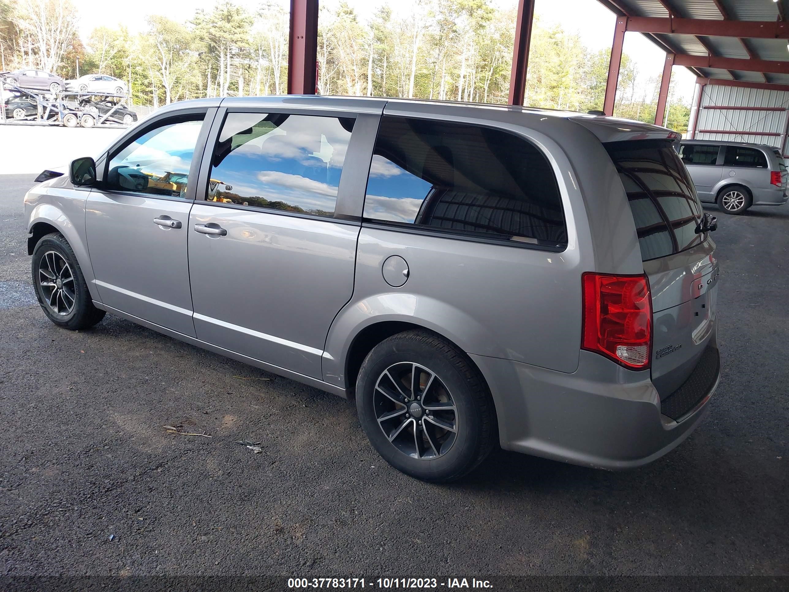 Photo 2 VIN: 2C4RDGBG6JR255788 - DODGE CARAVAN 