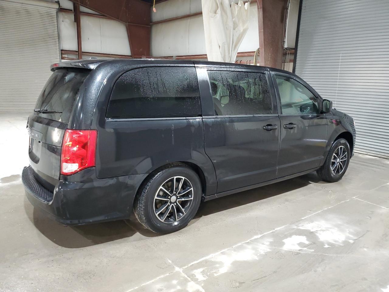 Photo 2 VIN: 2C4RDGBG6JR348584 - DODGE CARAVAN 