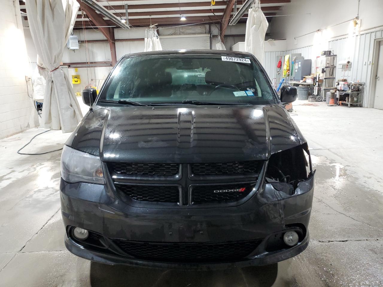 Photo 4 VIN: 2C4RDGBG6JR348584 - DODGE CARAVAN 