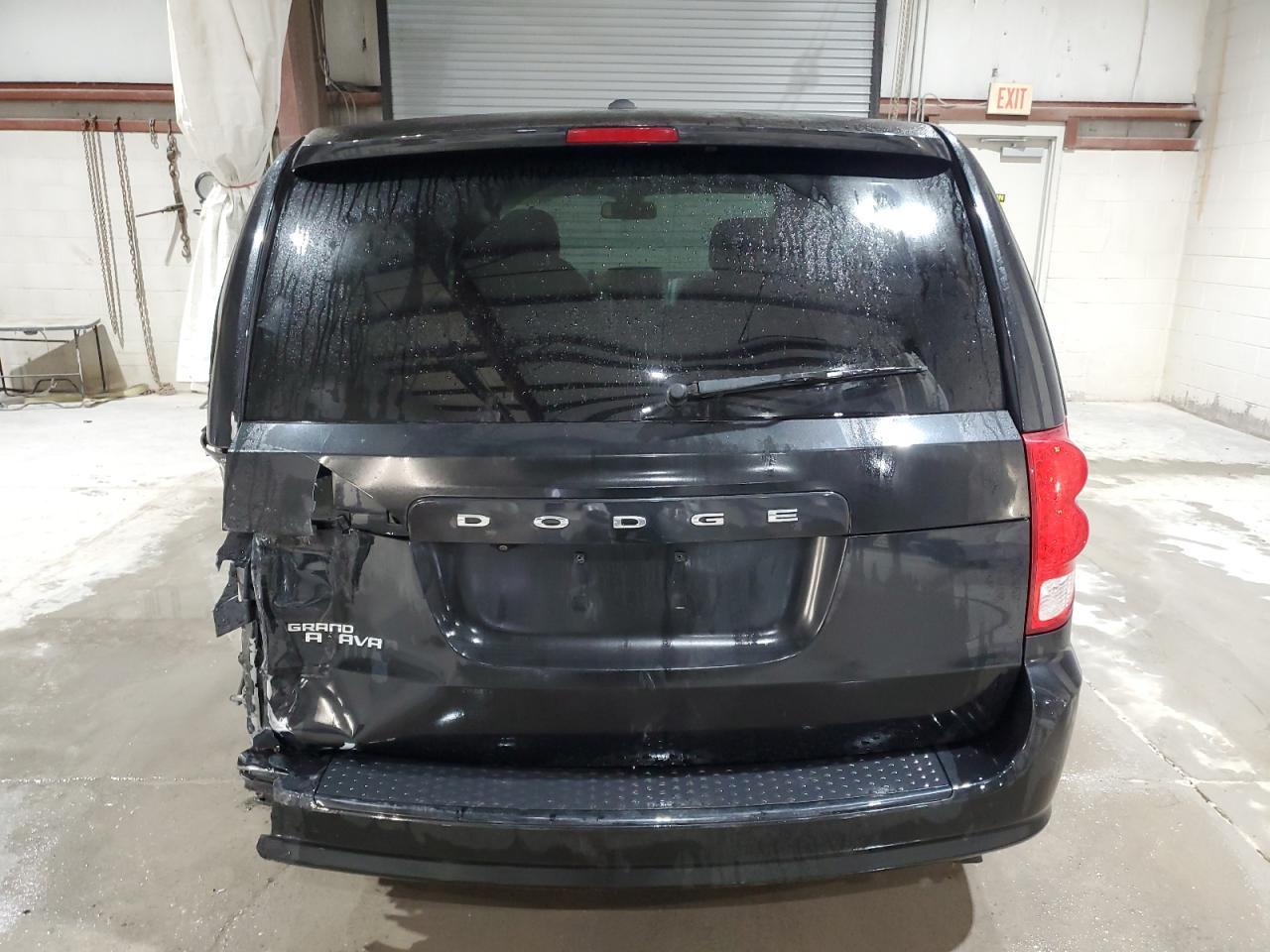 Photo 5 VIN: 2C4RDGBG6JR348584 - DODGE CARAVAN 