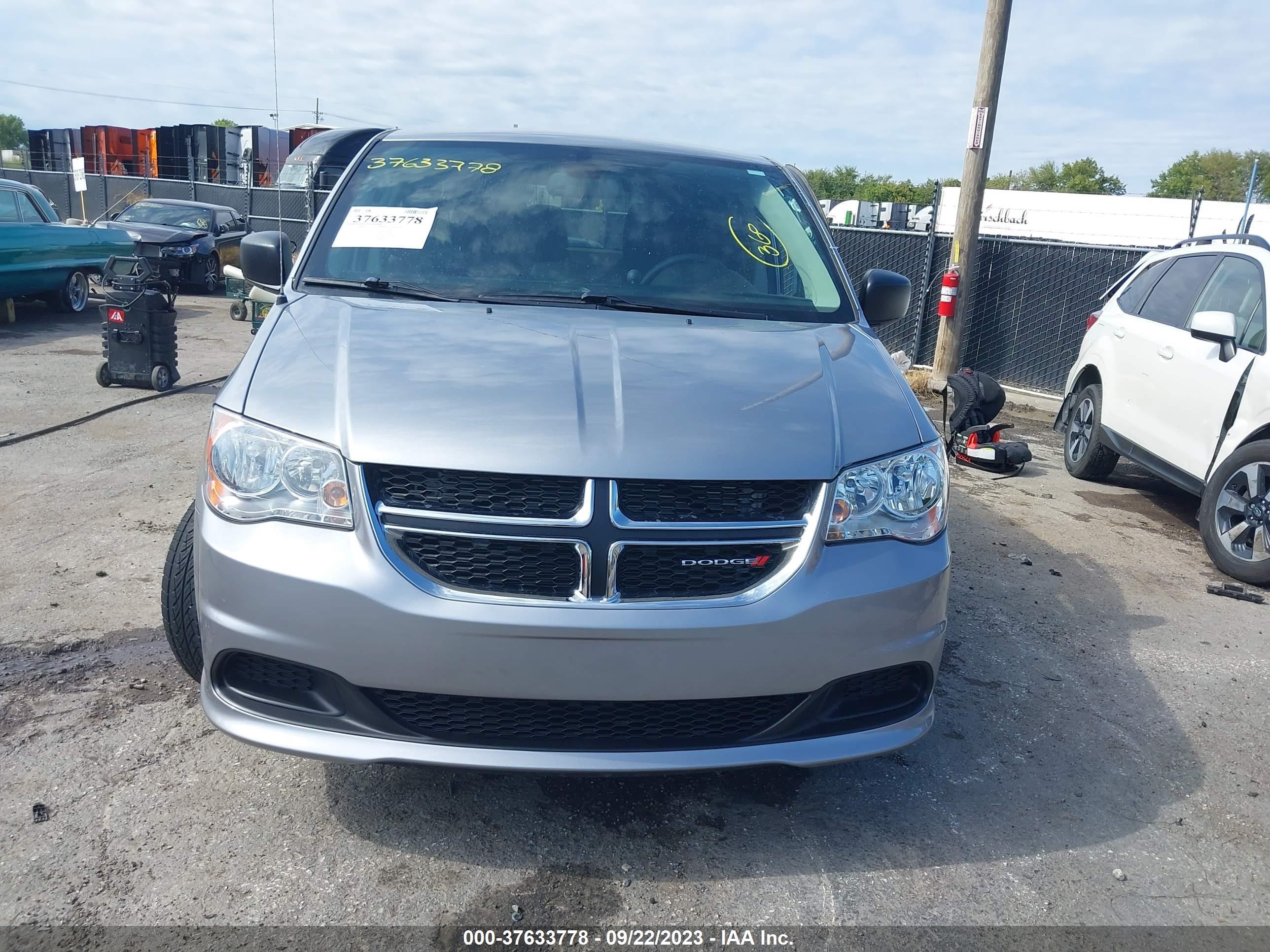 Photo 11 VIN: 2C4RDGBG6KR799564 - DODGE CARAVAN 