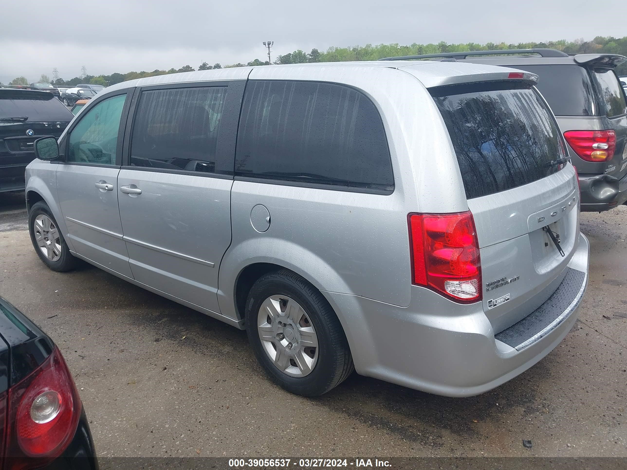 Photo 2 VIN: 2C4RDGBG7CR123514 - DODGE CARAVAN 