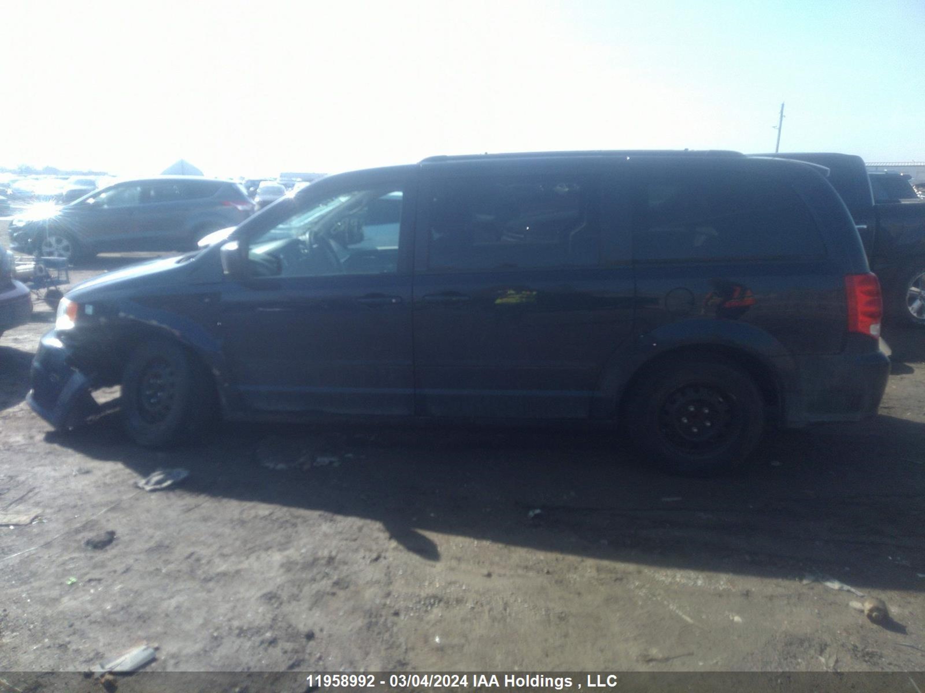 Photo 13 VIN: 2C4RDGBG7CR421755 - DODGE CARAVAN 