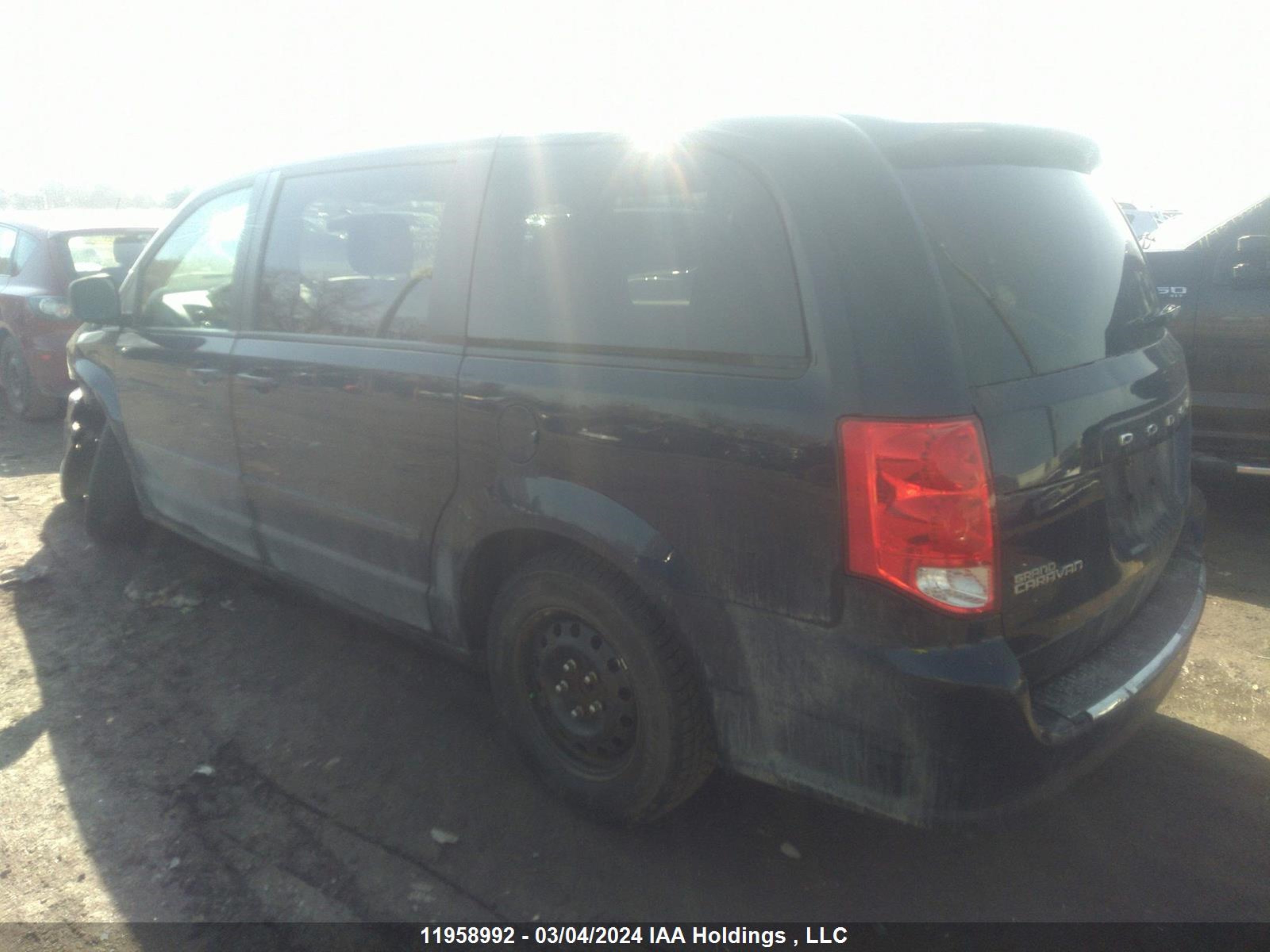 Photo 2 VIN: 2C4RDGBG7CR421755 - DODGE CARAVAN 