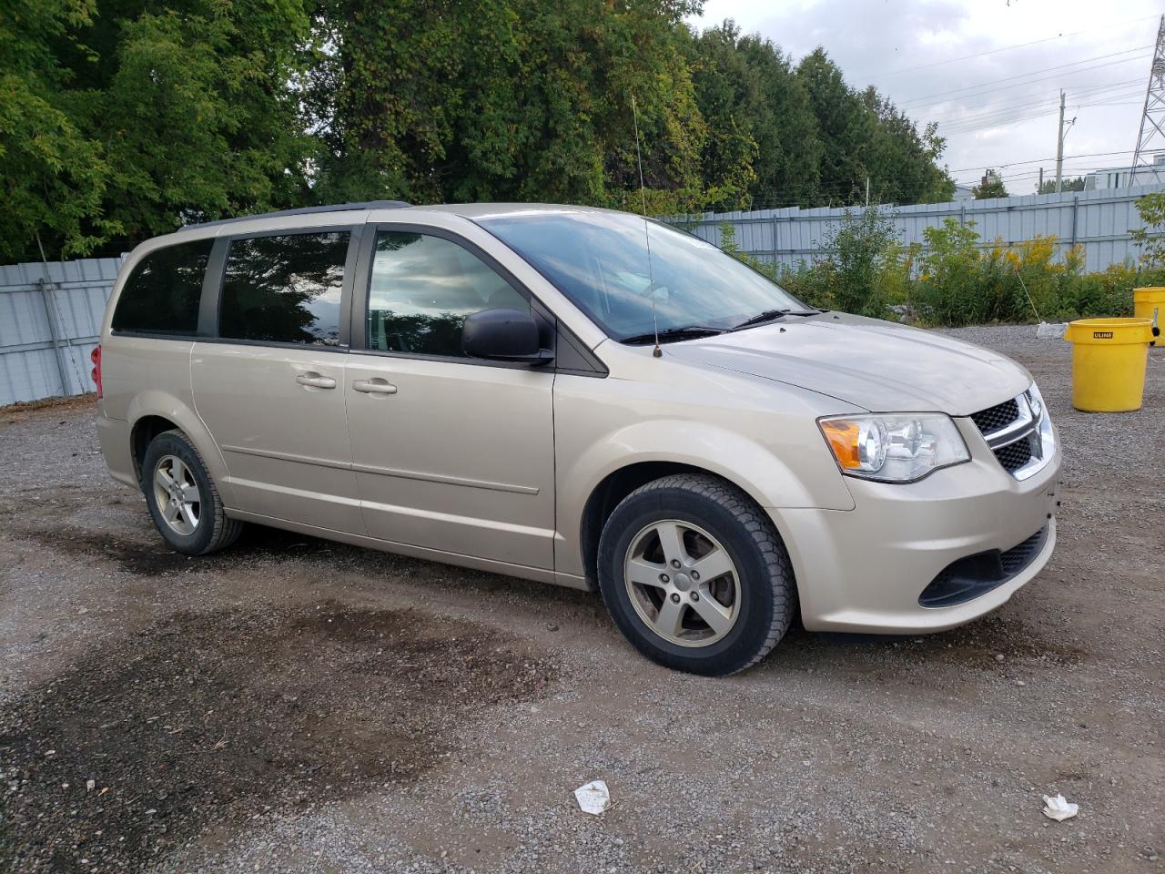 Photo 3 VIN: 2C4RDGBG7CR423943 - DODGE CARAVAN 