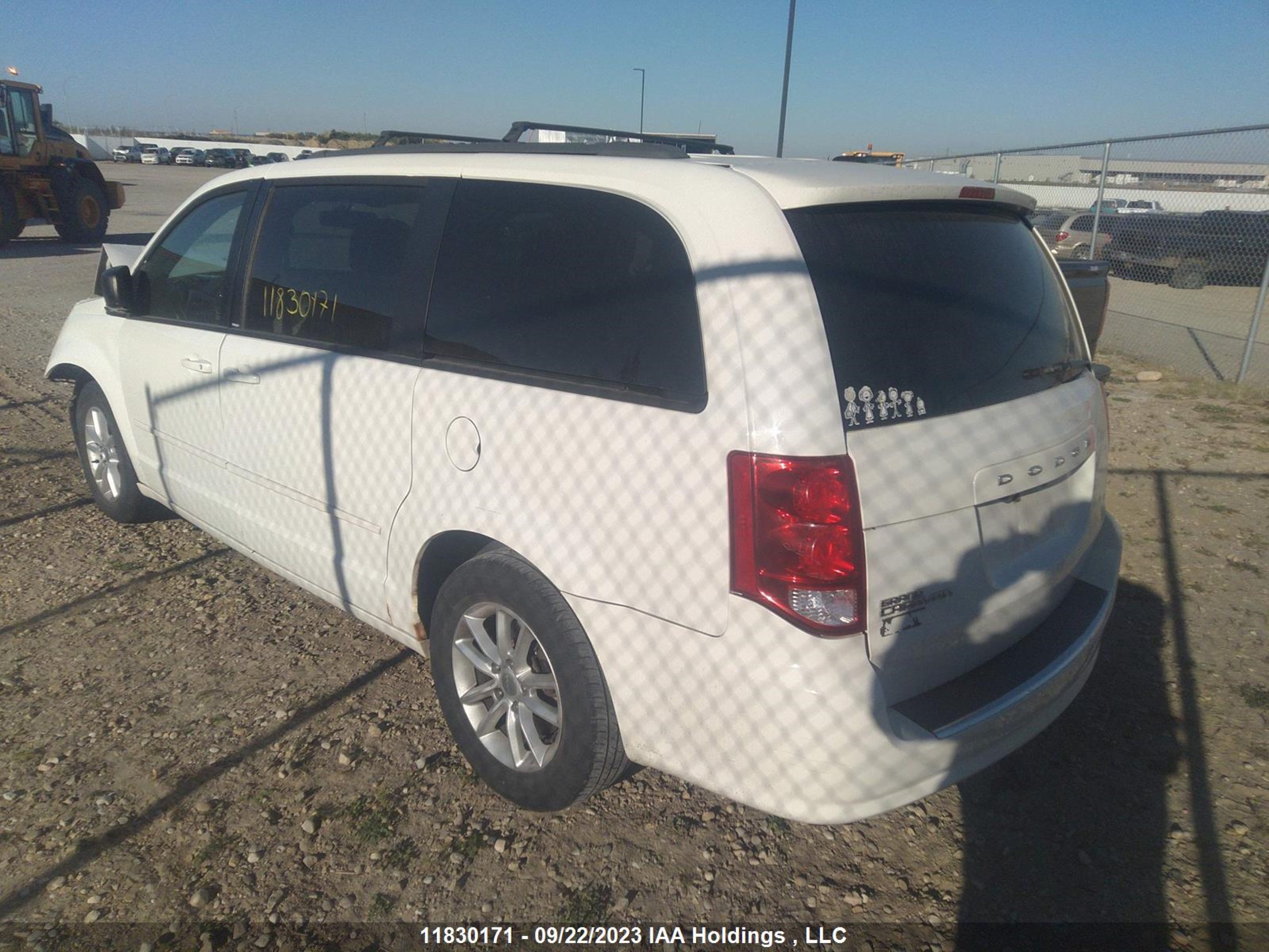 Photo 2 VIN: 2C4RDGBG7DR643505 - DODGE CARAVAN 