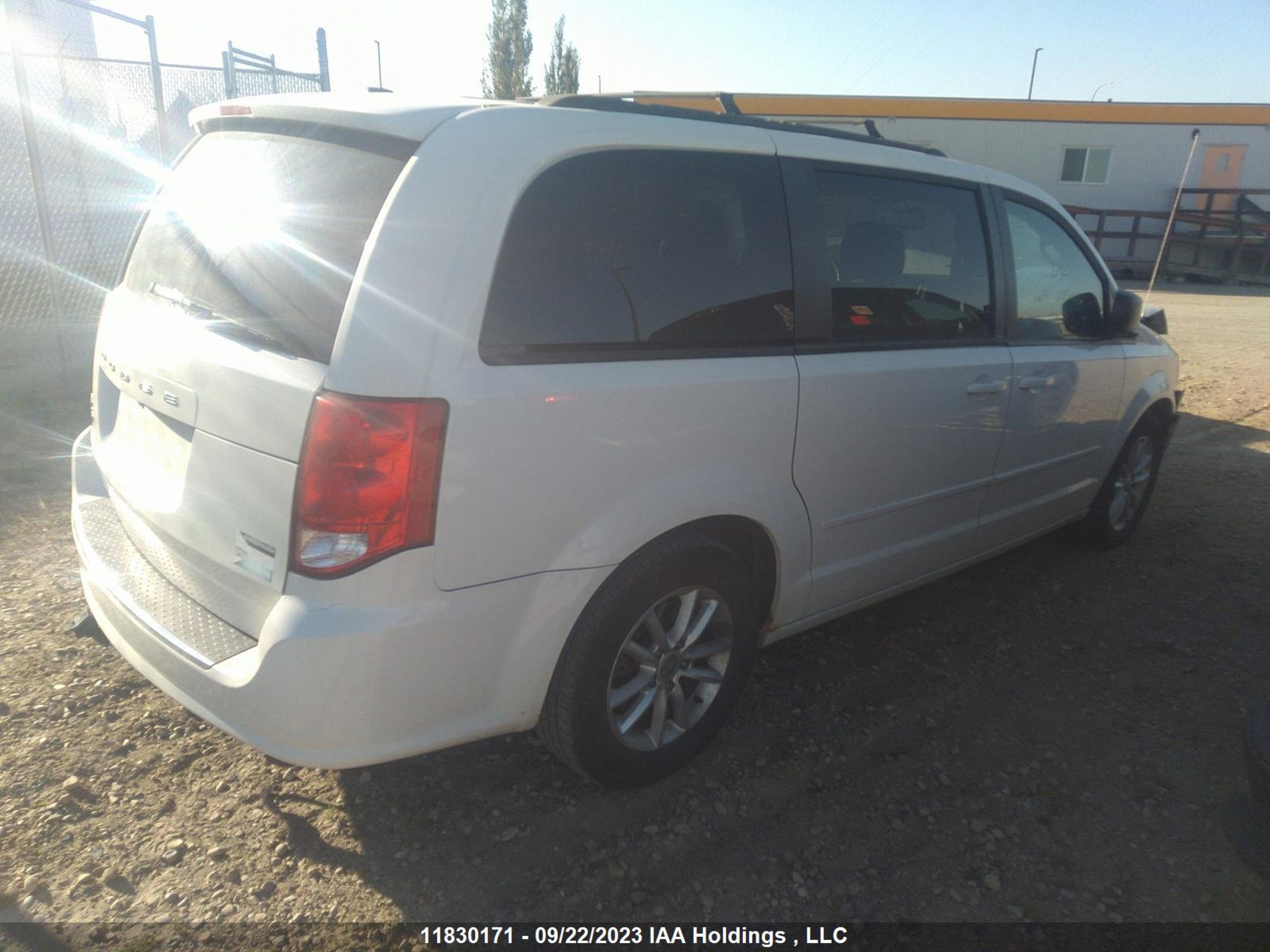 Photo 3 VIN: 2C4RDGBG7DR643505 - DODGE CARAVAN 